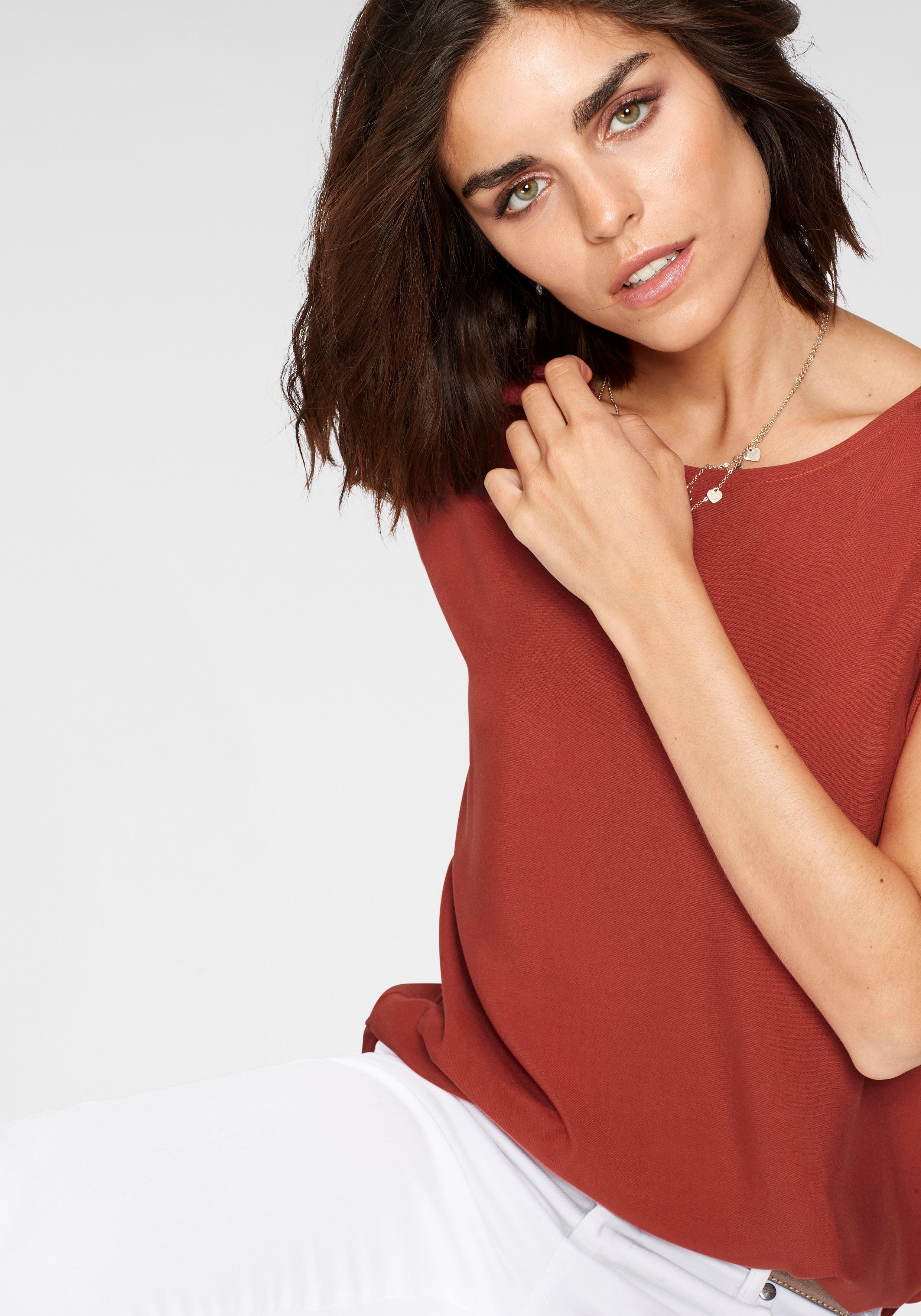 Tamaris Shirtblouse met een afgeronde zoom