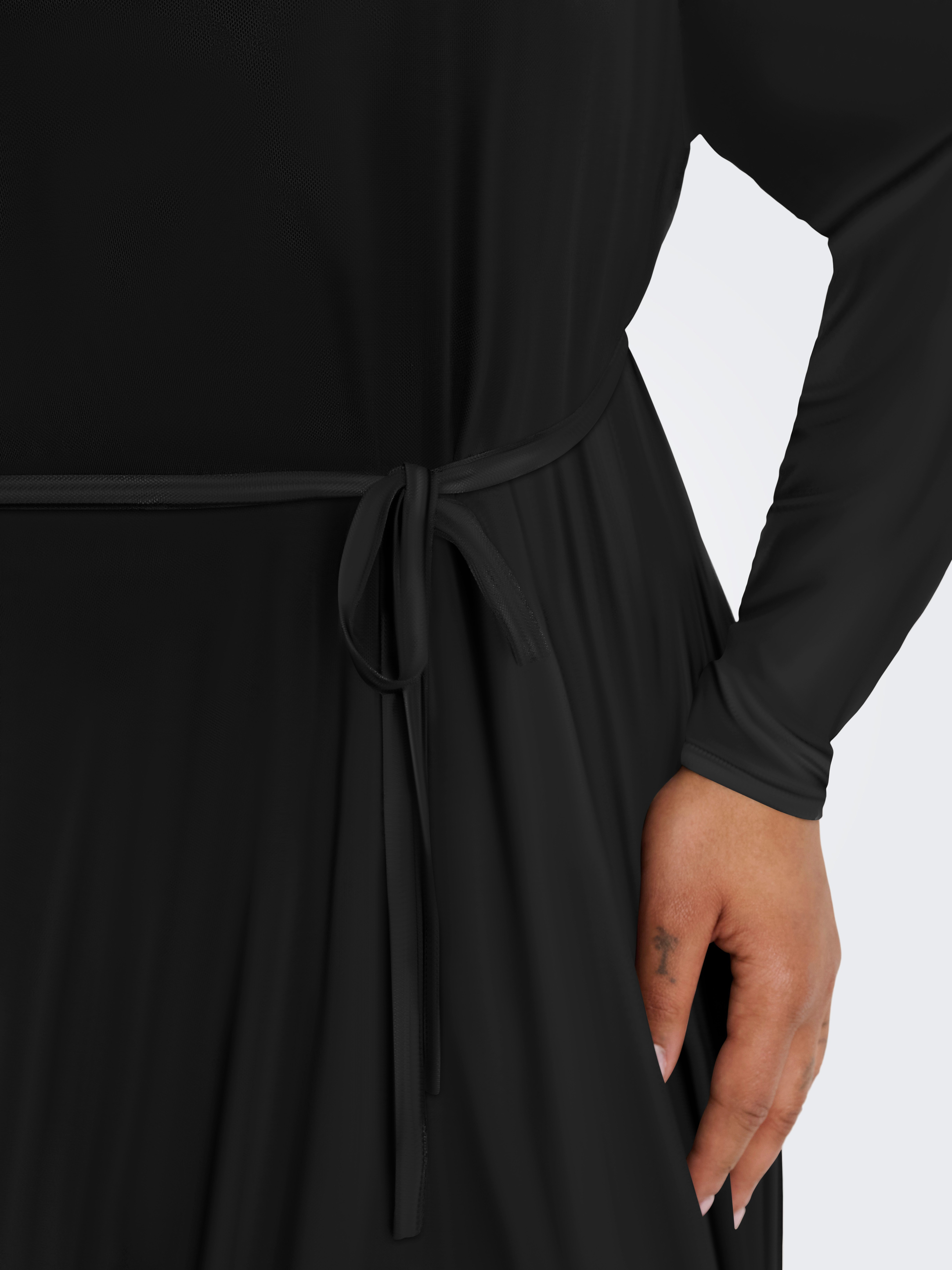 ONLY CARMAKOMA Chiffon jurk CARFOREST LIFE LS BOATNECK BLK DRESS JRS