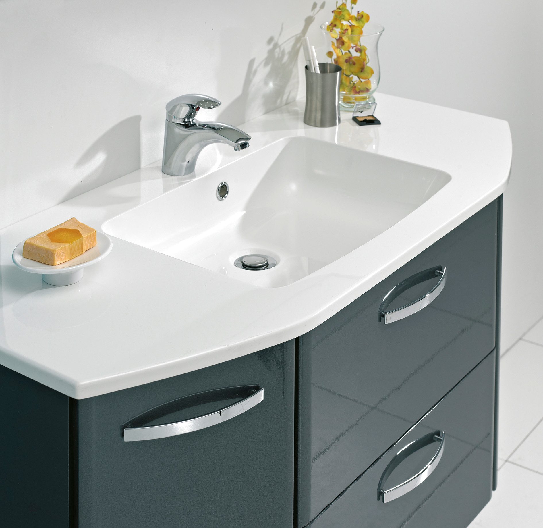 Saphir Badmeubelset Quickset 327 2-delig, wastafelmeubel en led-spiegelkast Antraciet hoogglans, incl. deurdemper, 5 deuren, 1 flap, 1 lade (set, 2 stuks)