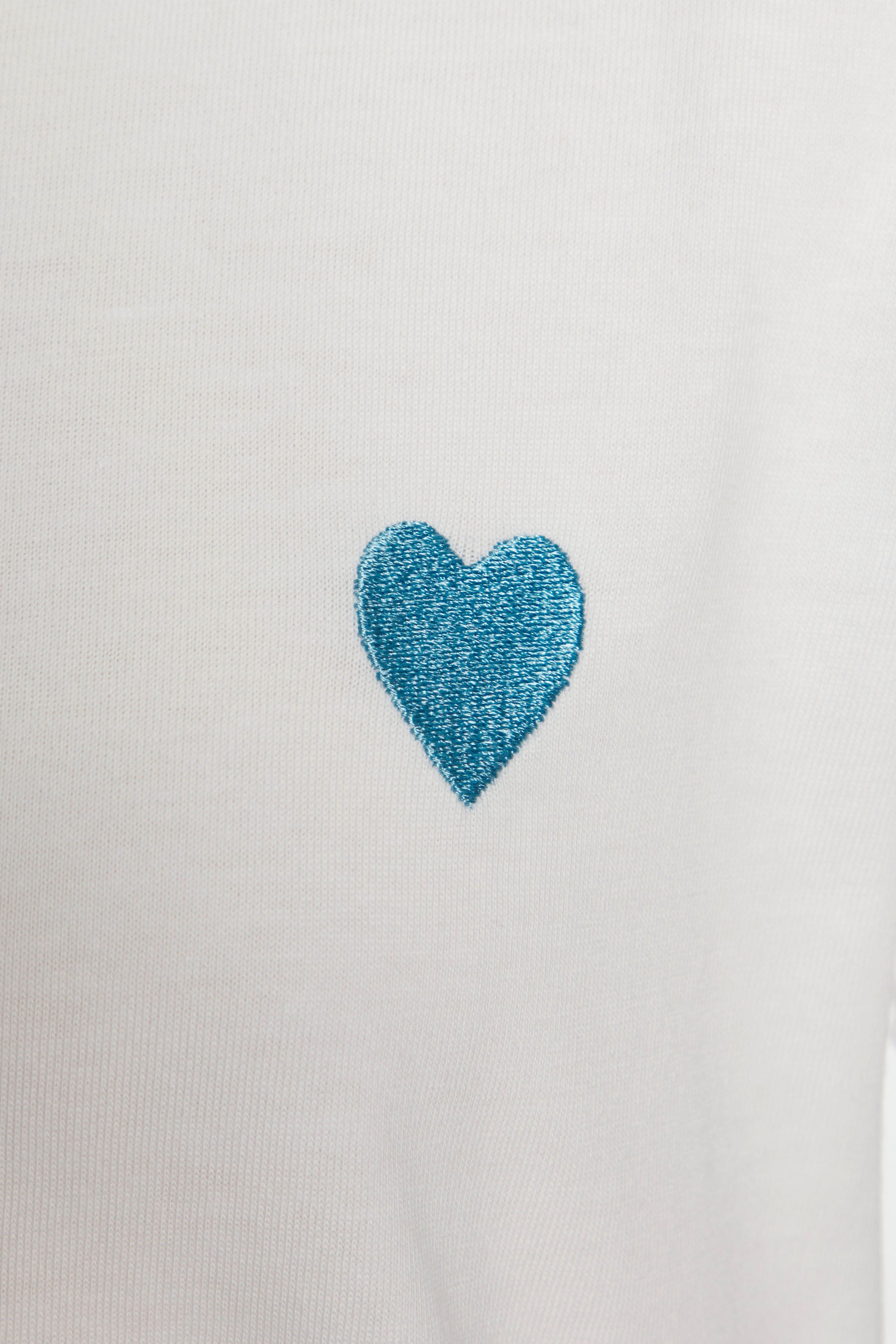 Lascana T-shirt met schattige geborduurde hartjes, katoenen shirt met korte mouwen
