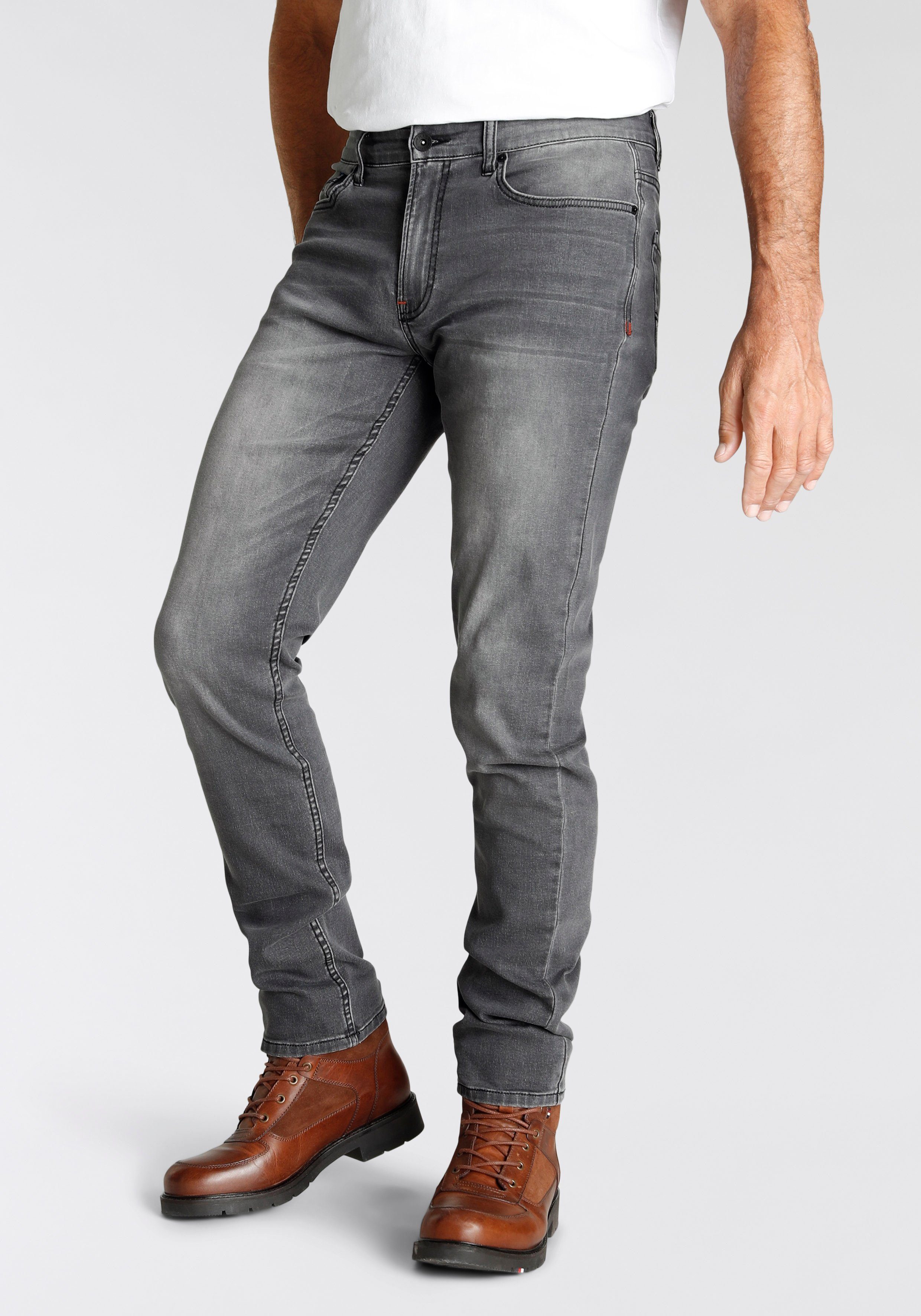 H.I.S Slim fit jeans FLUSH smalle broekpasvorm, met used-effecten, lage taille