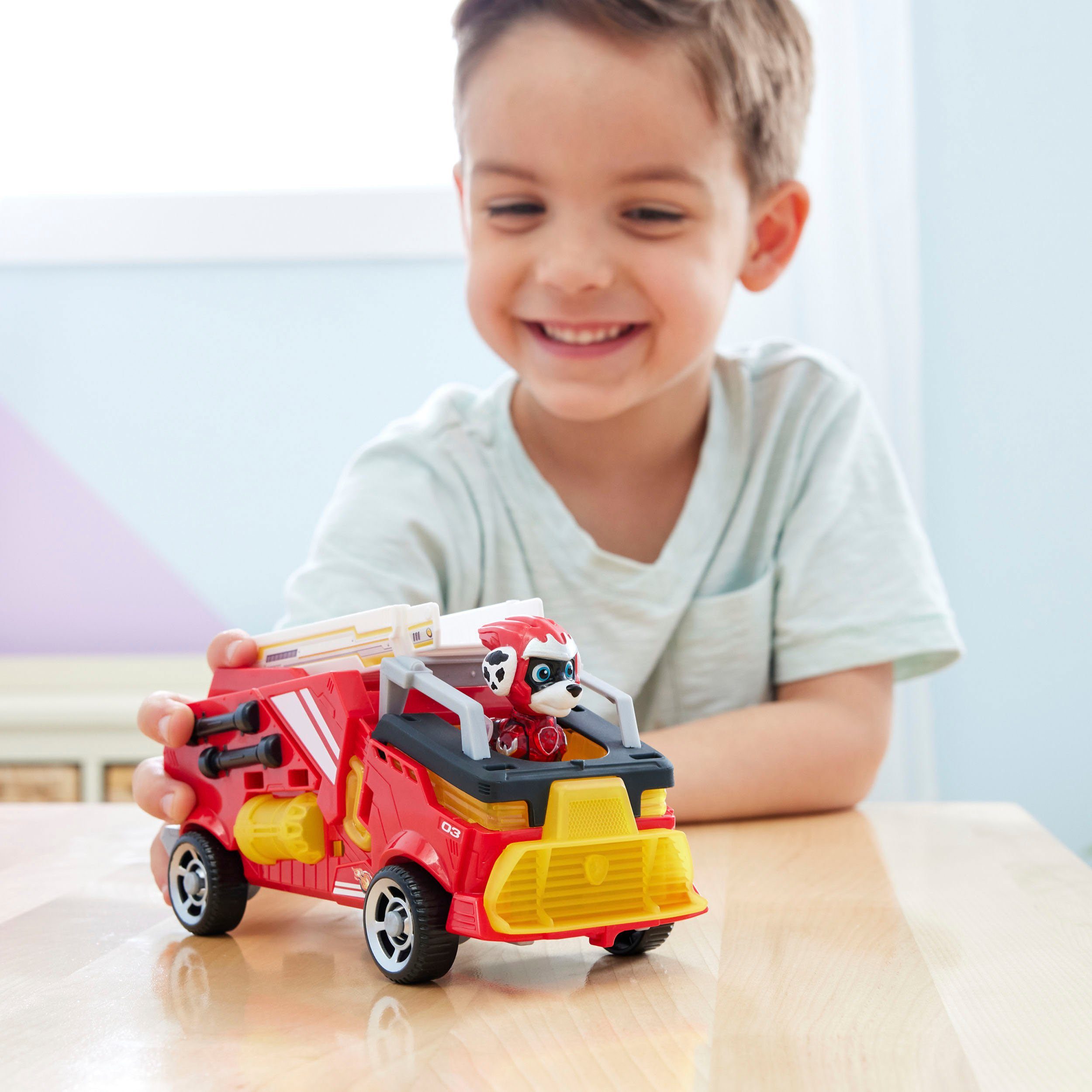 Spin Master Speelgoedauto Paw Patrol - Movie II - Basic Themed Vehicles Marshall van marshall bluseenheid met puppyfiguur, licht- en geluidseffect