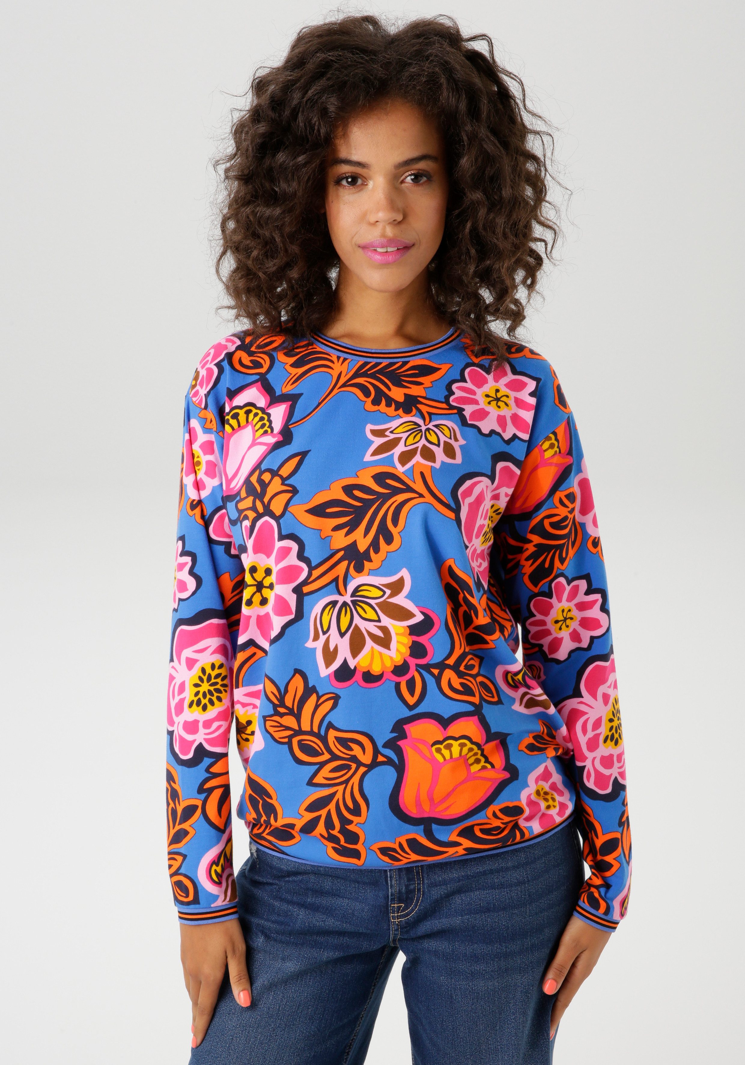 Aniston CASUAL Sweatshirt met grootschalige, grafische bloemenprint - nieuwe collectie