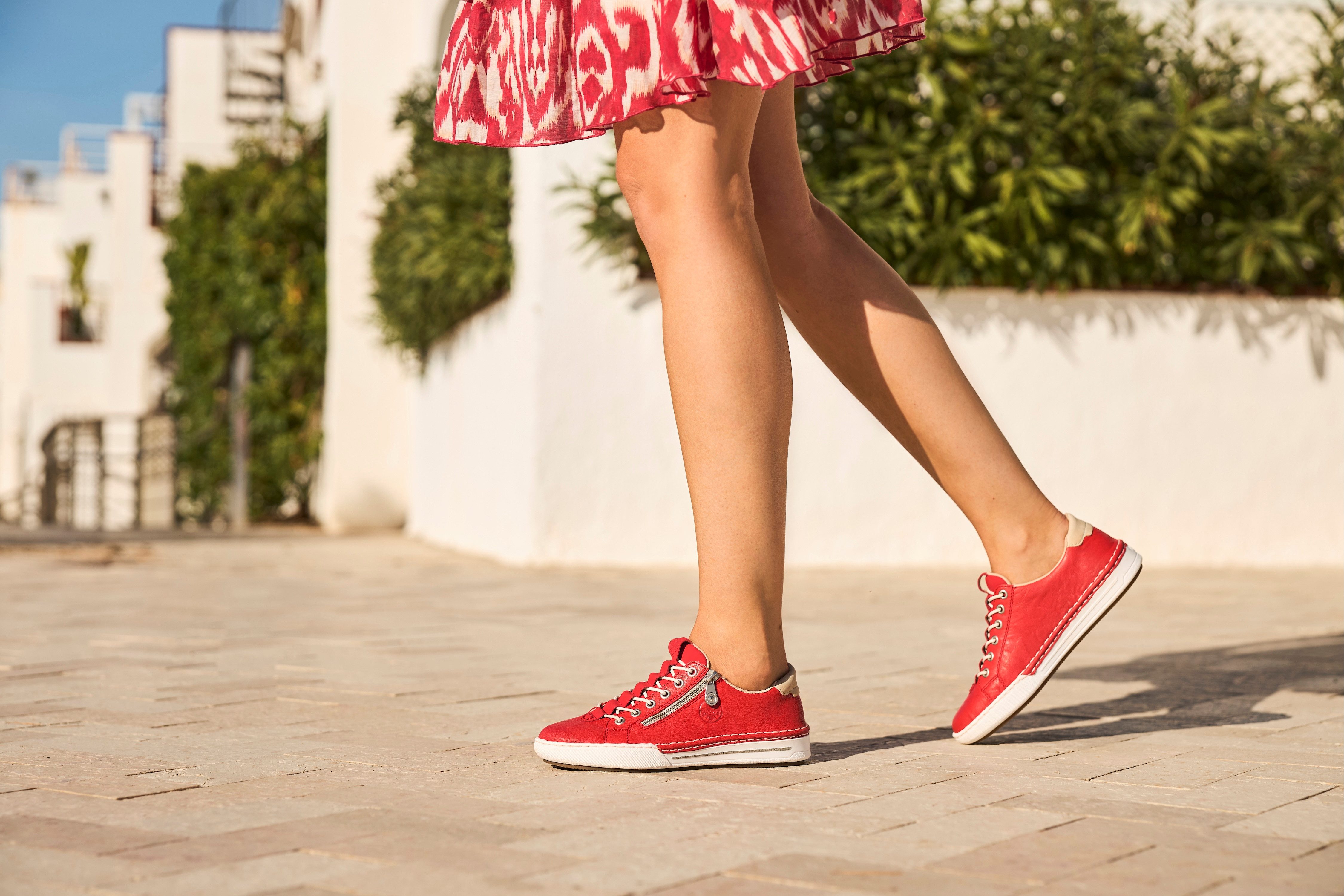 Rieker Slip-on sneakers , slippers, instapschoen, lage schoen, vrijetijdsschoen in smalle vorm