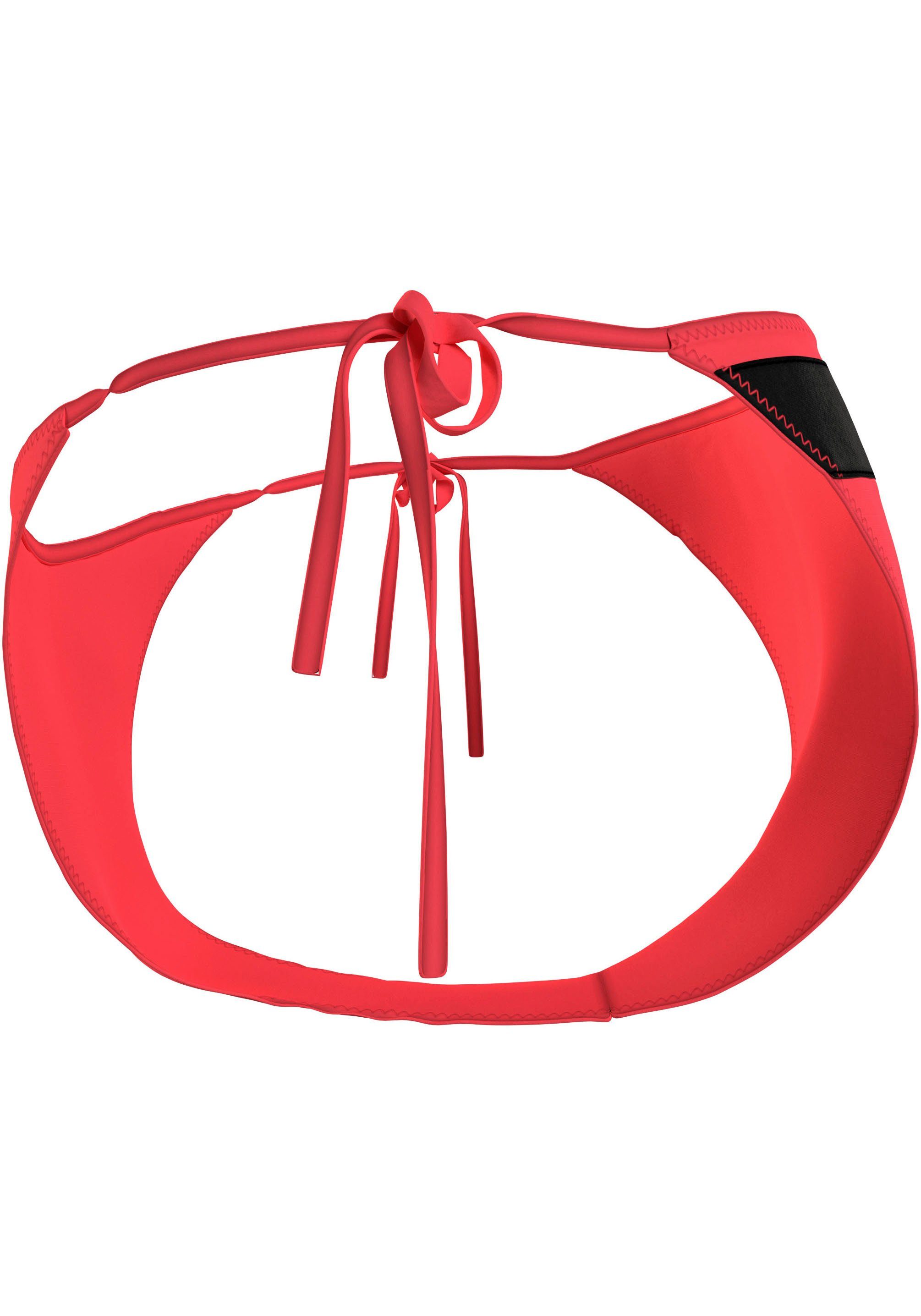 Calvin Klein Swimwear Bikinibroekje STRING SIDE TIE met groot logo op de achterkant