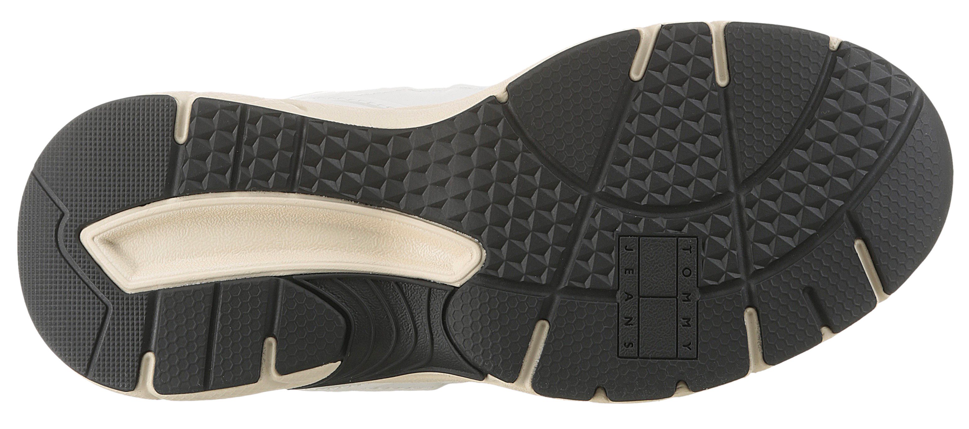 TOMMY JEANS Sneakers met sleehak ARCHIVE'25 , plateau, vrijetijdsschoen, lage schoen, veterschoen met contrastafwerking