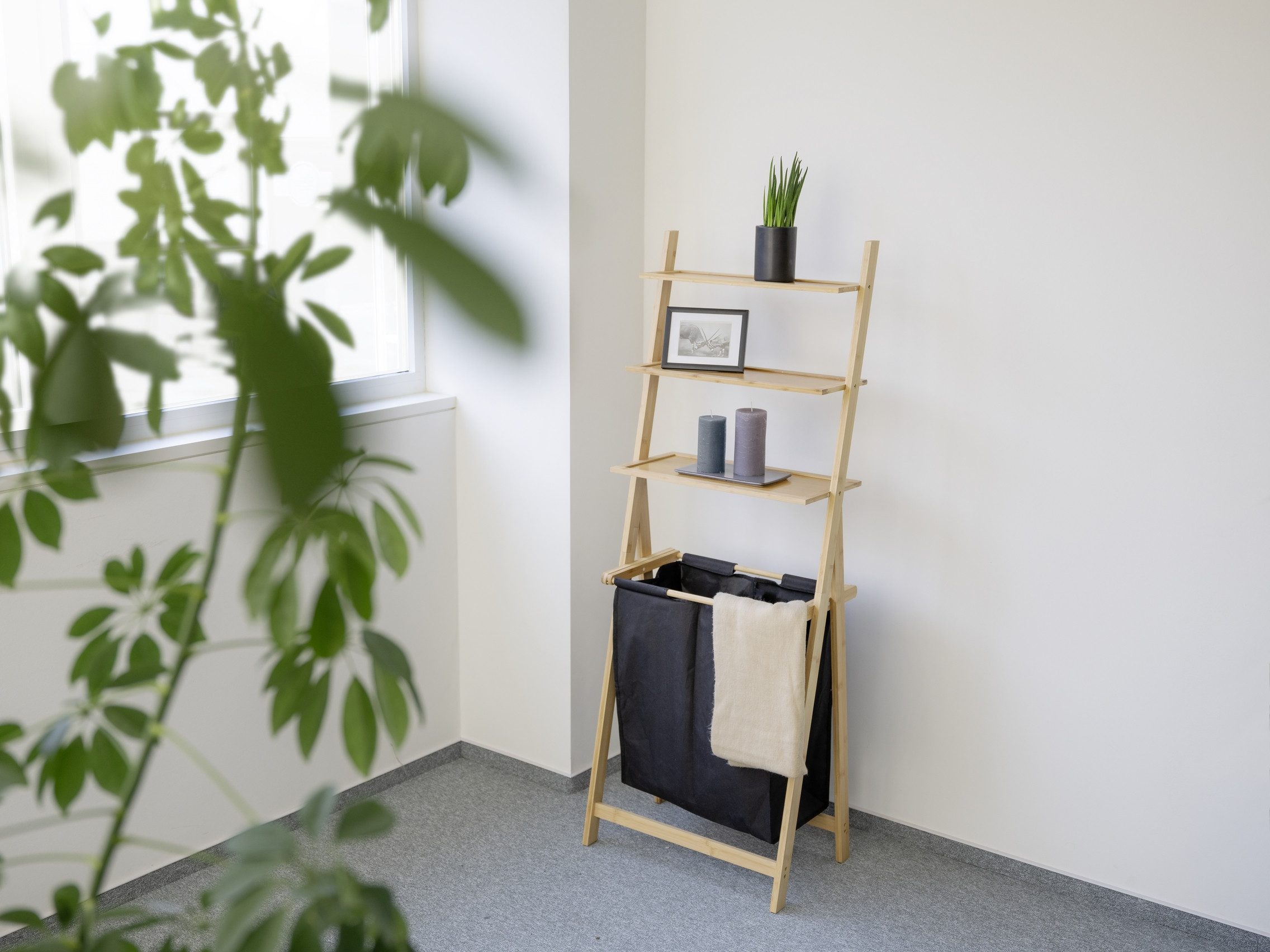 WENKO Wasmand met sorteerfunctie Ladderrek Ecori met wasverzamelaar Frame van bamboe, 3 schappen, textiel van 100% gerecycled polyester