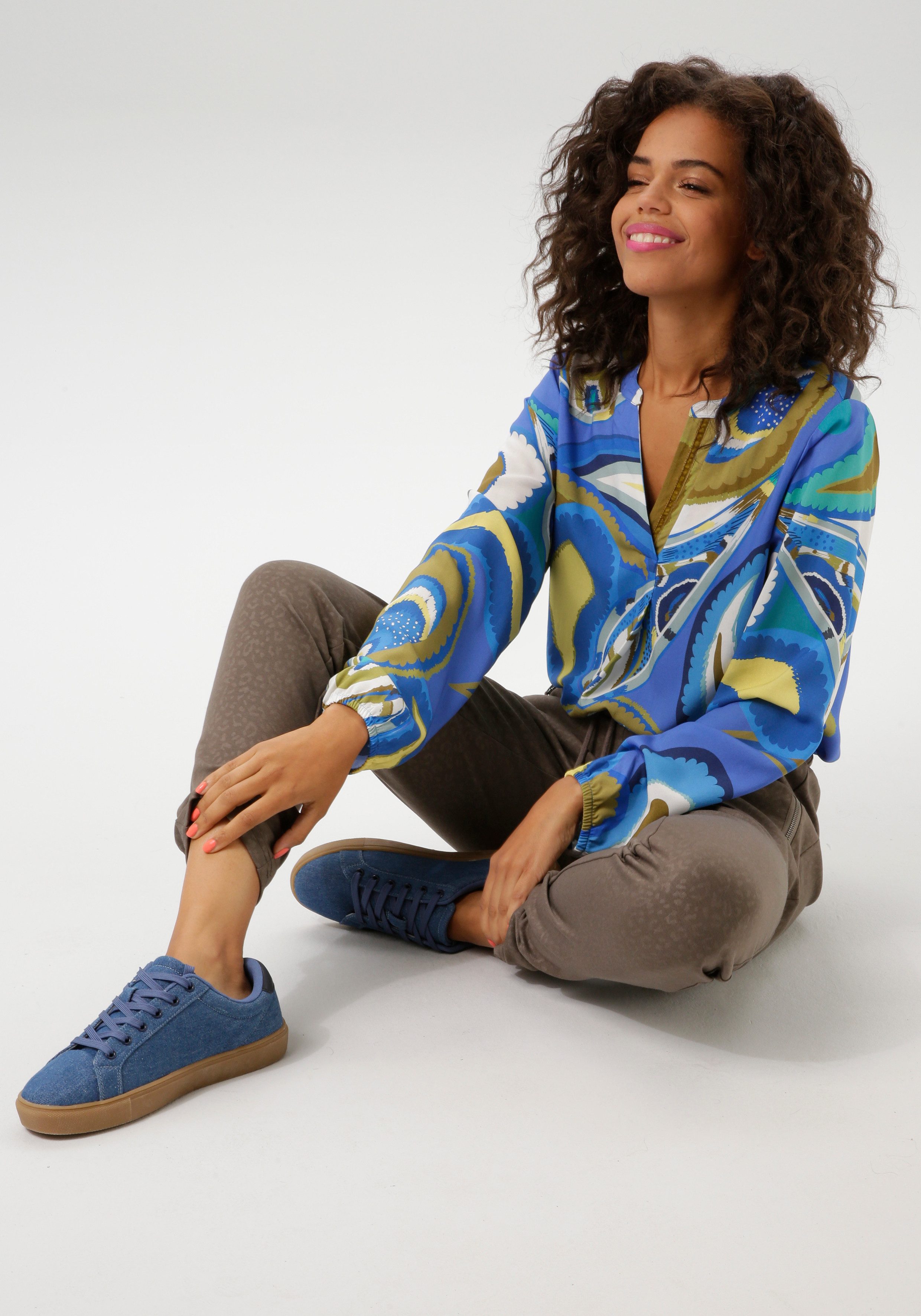 Aniston CASUAL Blouse zonder sluiting met kleurharmonieuze grootvlak paisley-patroon