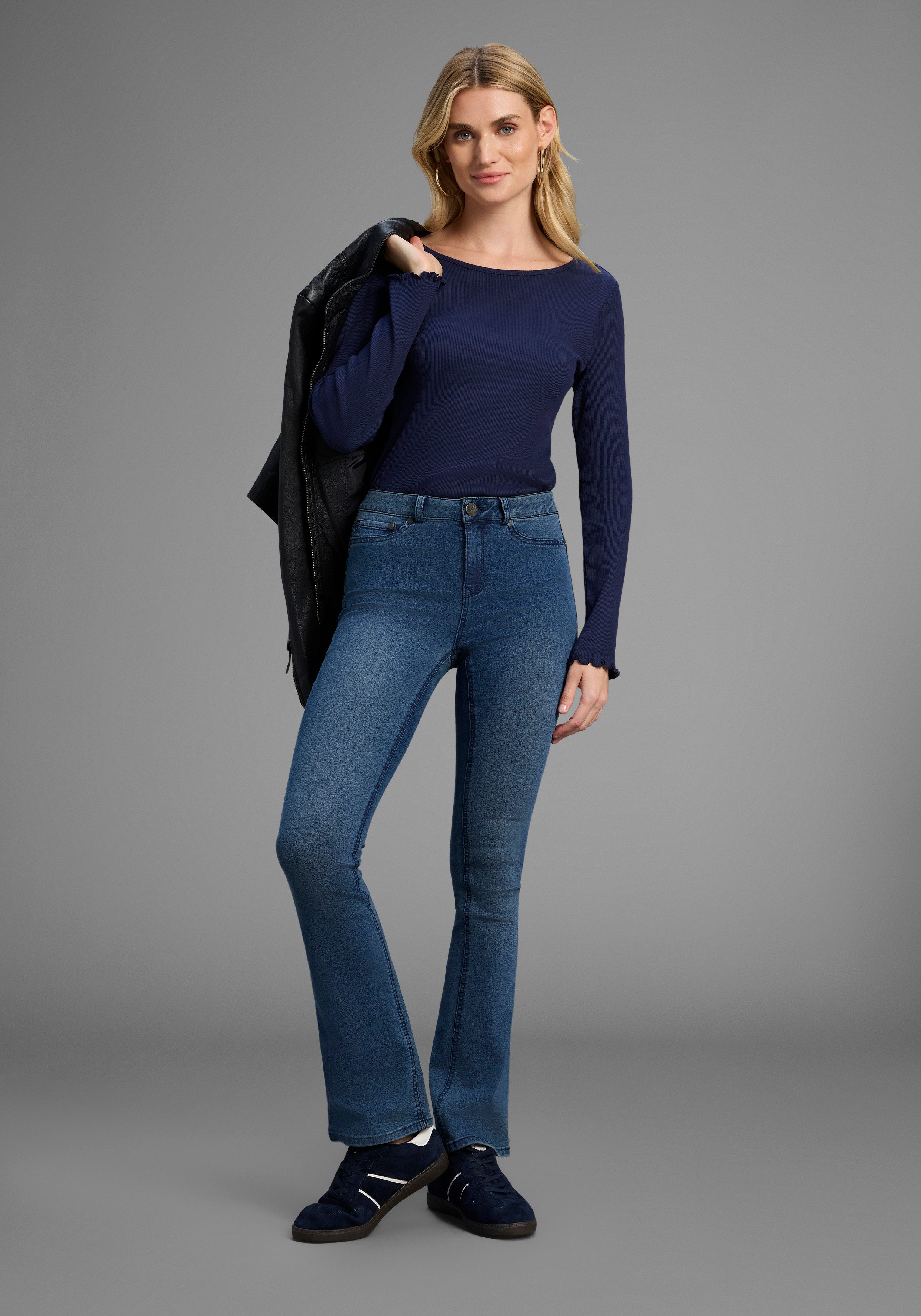 Arizona Bootcut jeans Ultra Stretch uitlopende pasvorm, used-wassing, hoge taille