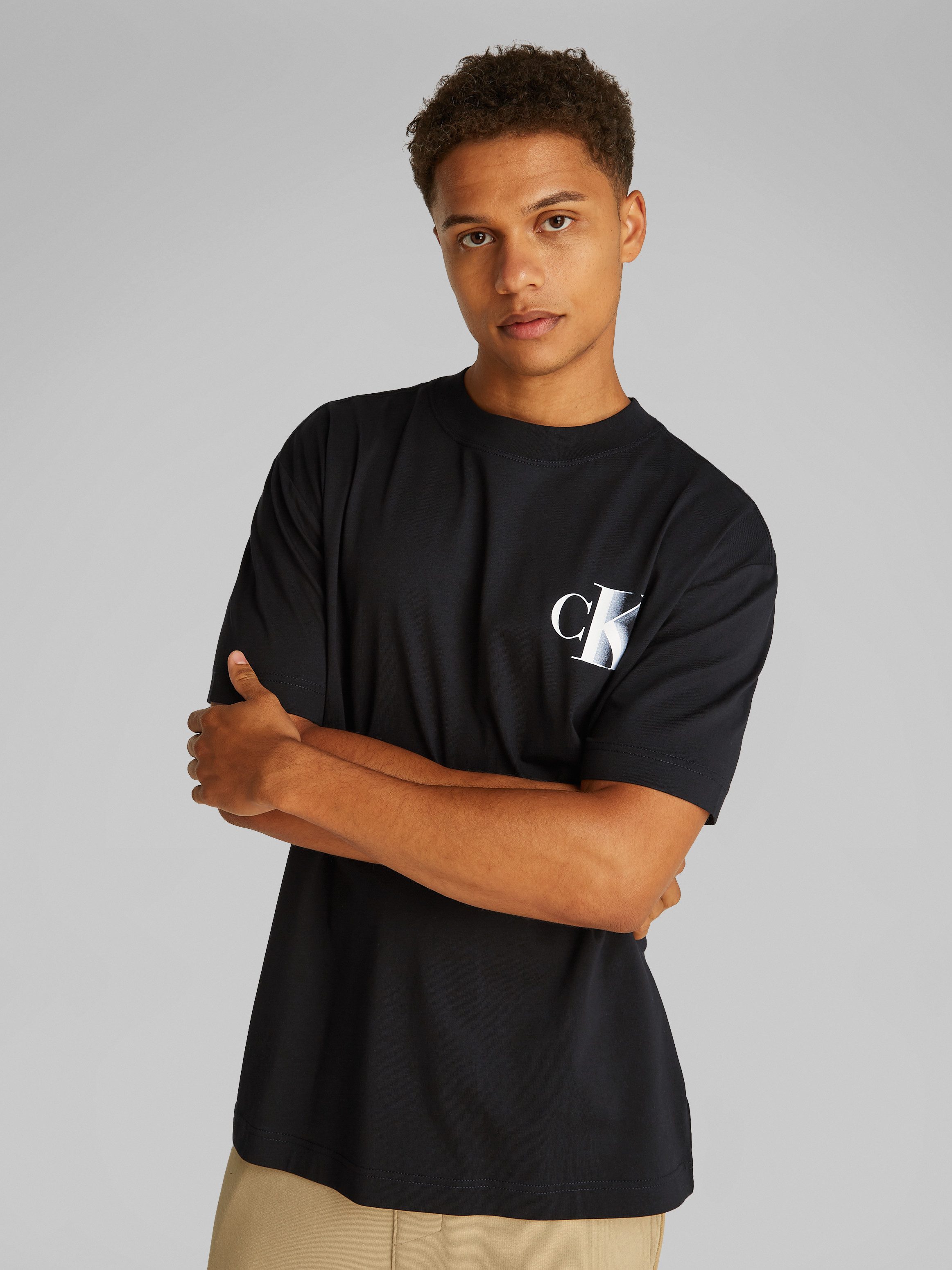 Calvin Klein T-shirt BOLD CK TEE met groot logo op de rug