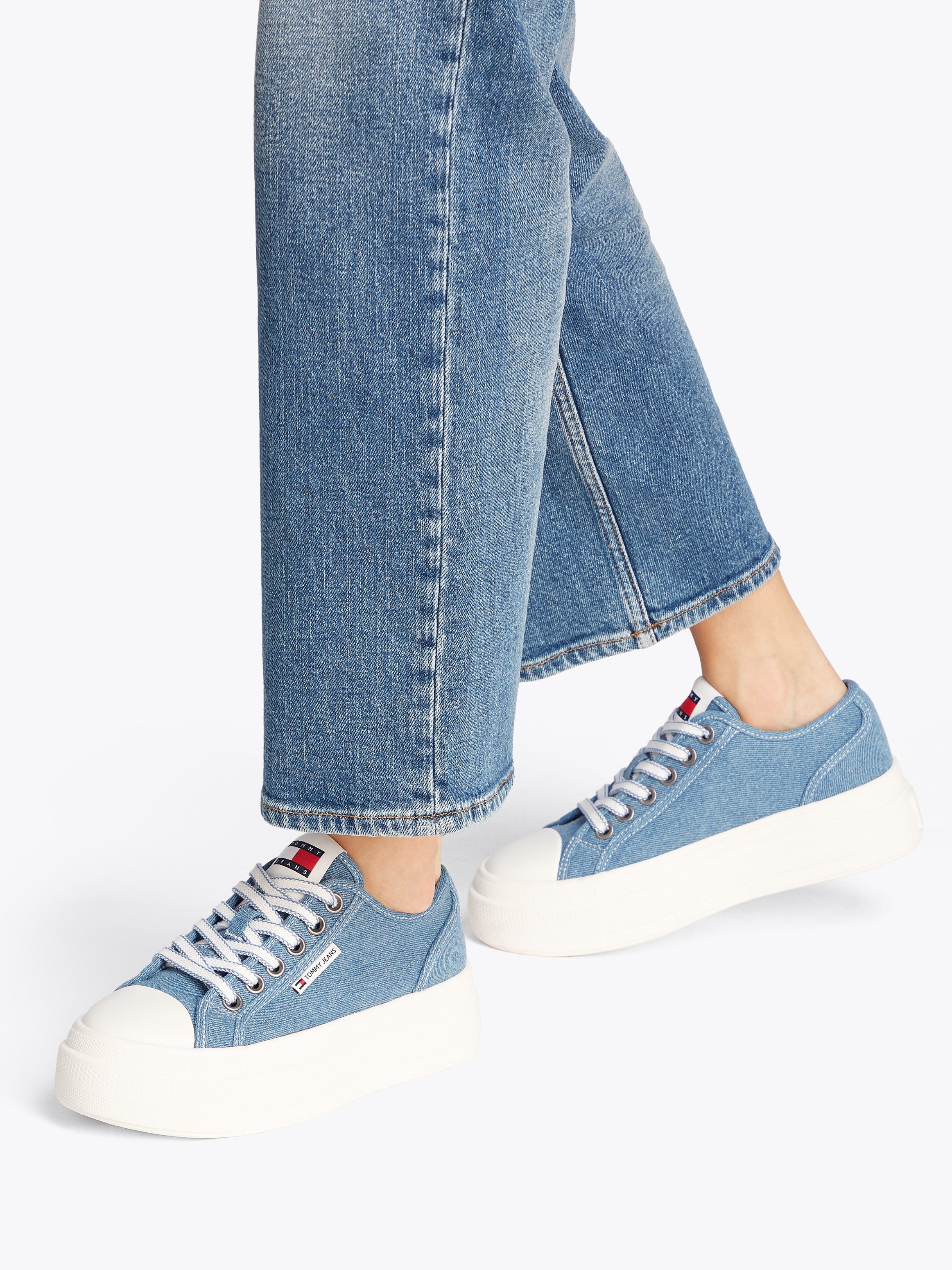 TOMMY JEANS Plateausneakers TJW FOXING FLATFORM LC , vrijetijdsschoen, halfschoen, veterschoen in jeans-look