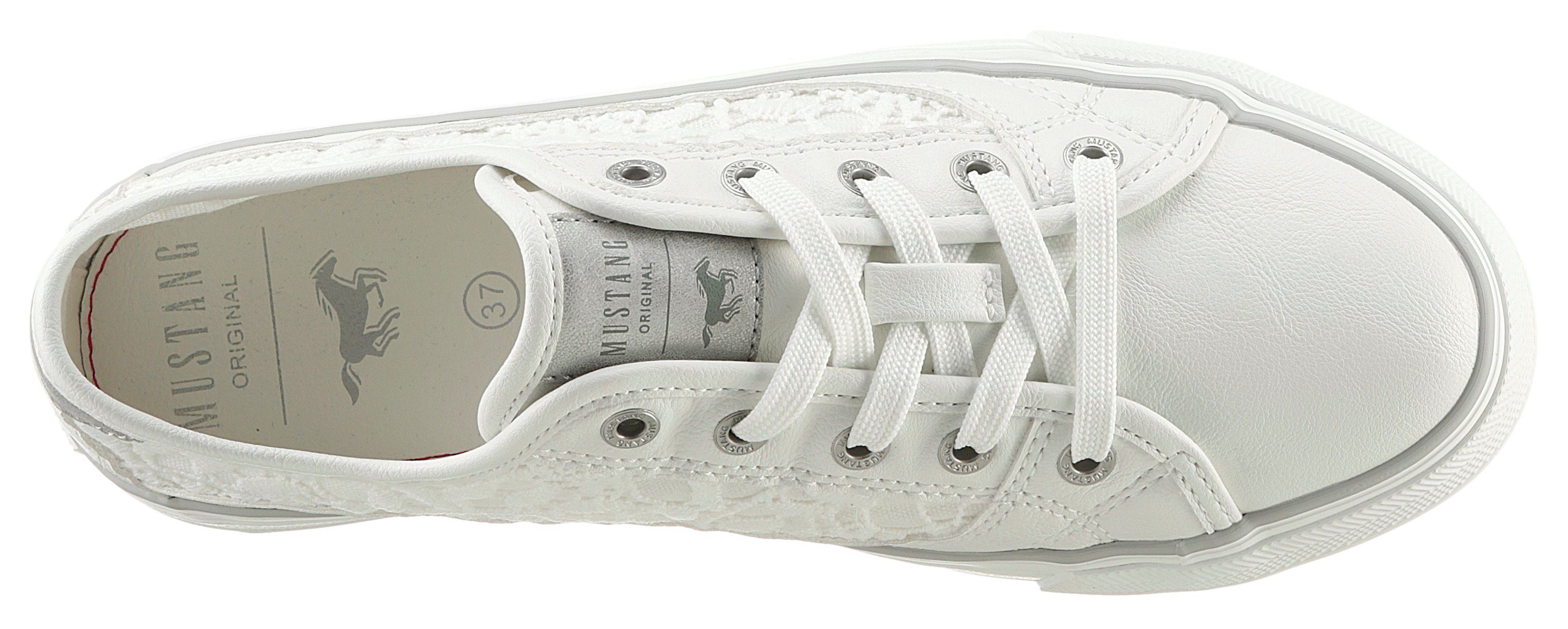 Mustang Shoes Sneakers , vrijetijdsschoen, lage schoen, veterschoen met zijlijk haak-inzet