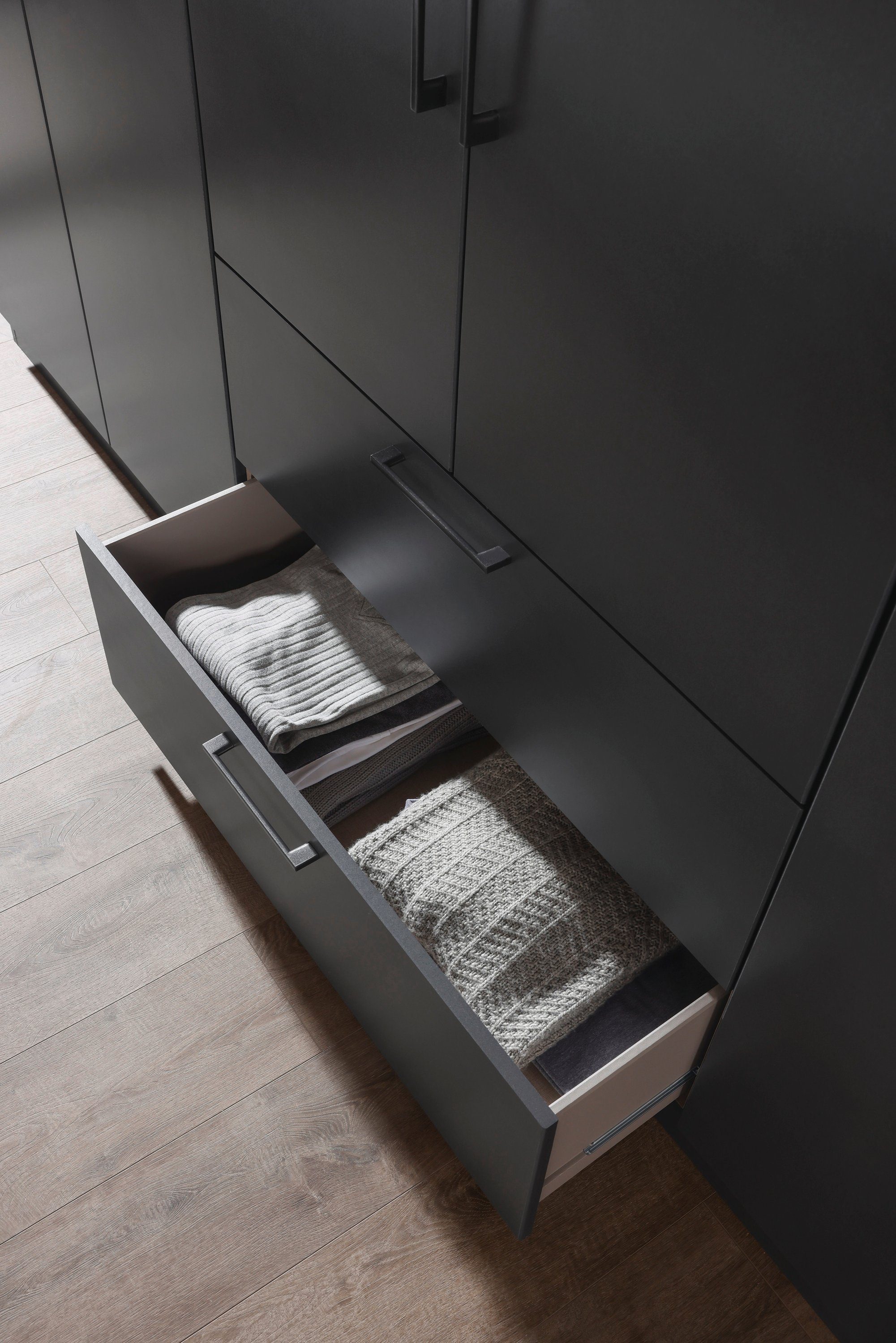 Slaapkamerserie Compleet slaapkamer Challenger (Set van 4 delen) Kast 2 breedtes, bed 3 breedtes, 2 nachttafels MADE IN GERMANY
