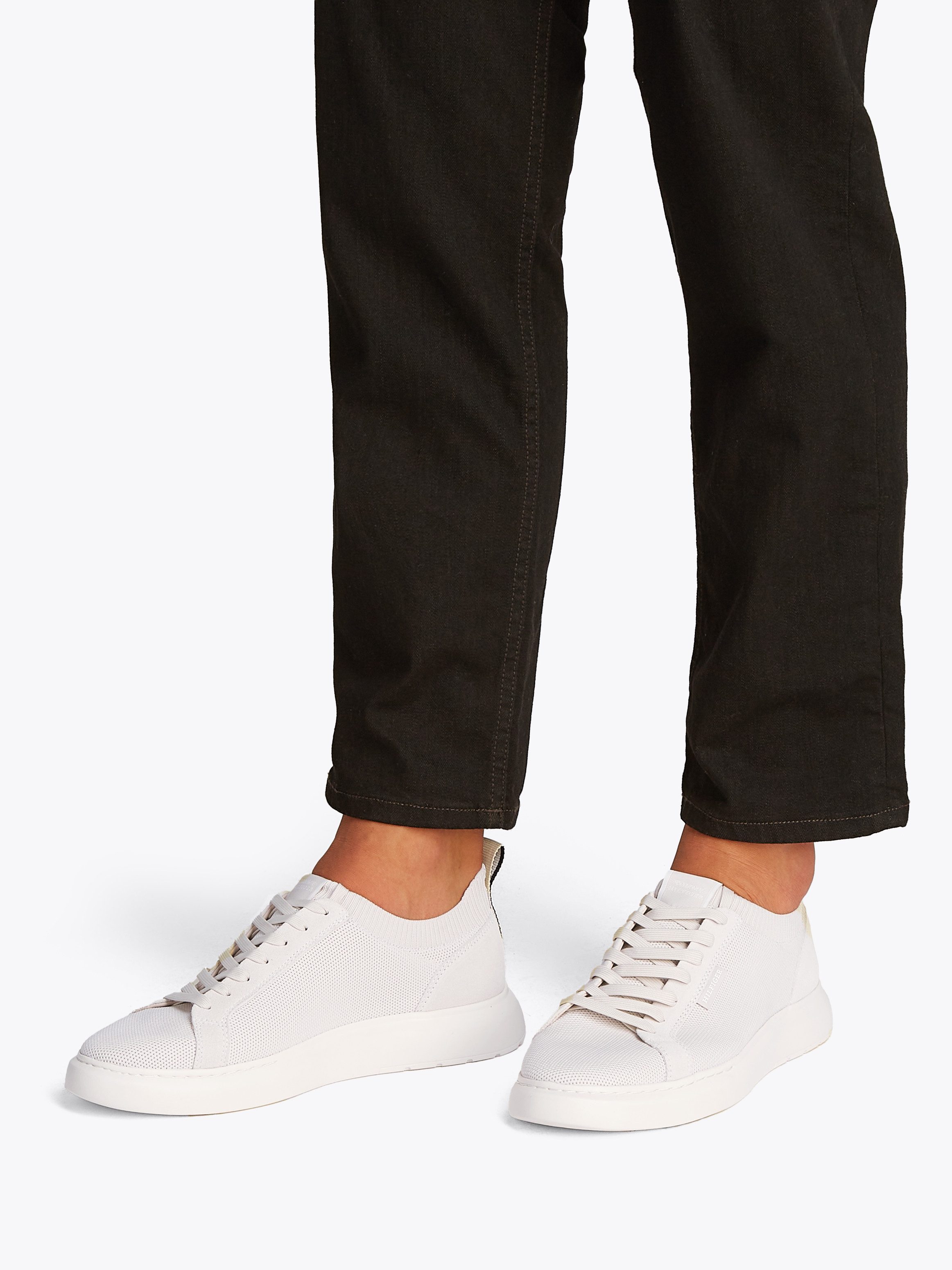 Tommy Hilfiger Plateausneakers LIGHT CUPSOLE KNIT SEASONAL , vrijetijdsschoen, lage schoen, veterschoen met logo-opdruk