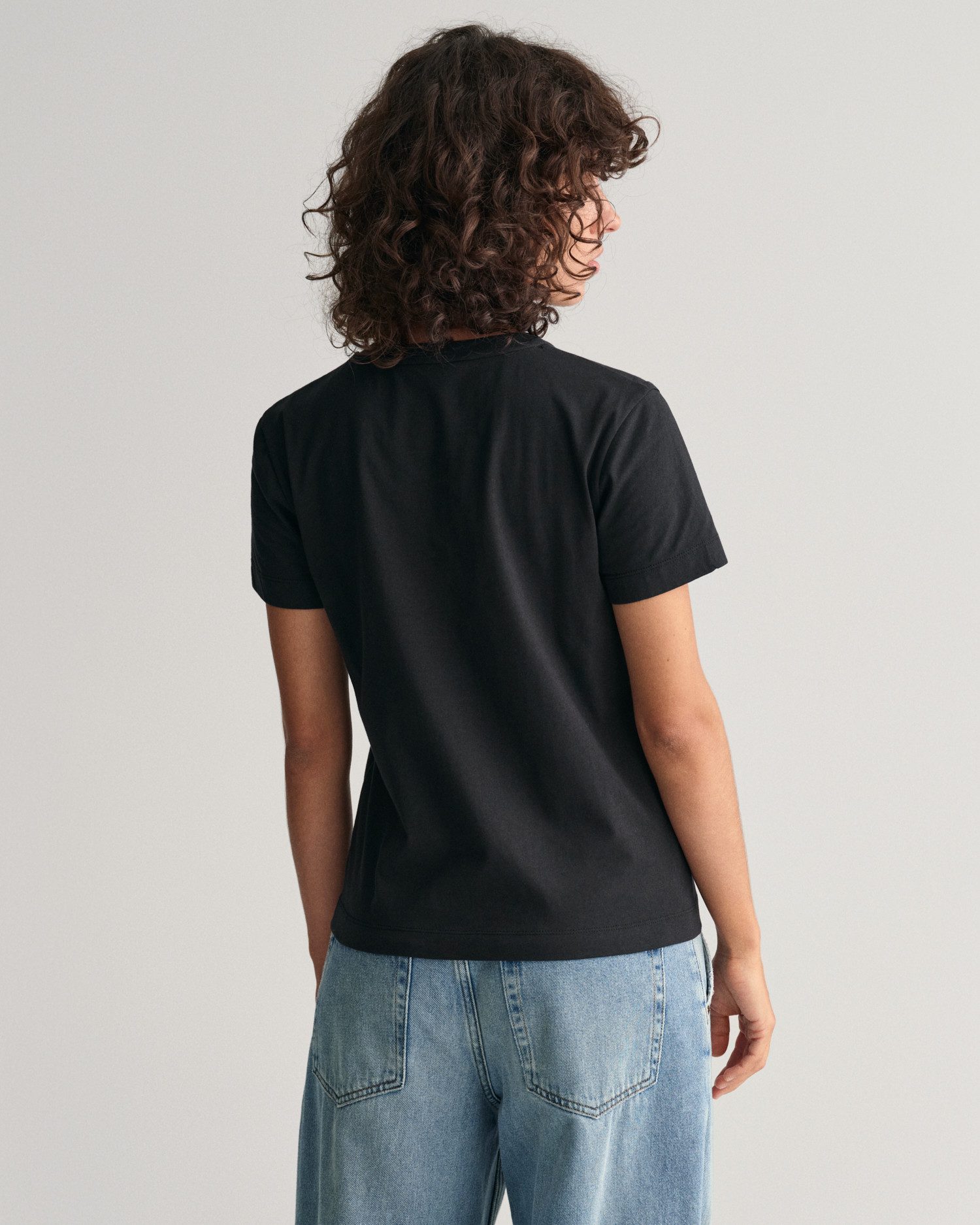 Gant T-shirt REG SHIELD KA T-SHIRT met een klein geborduurd wapenschild op de borst