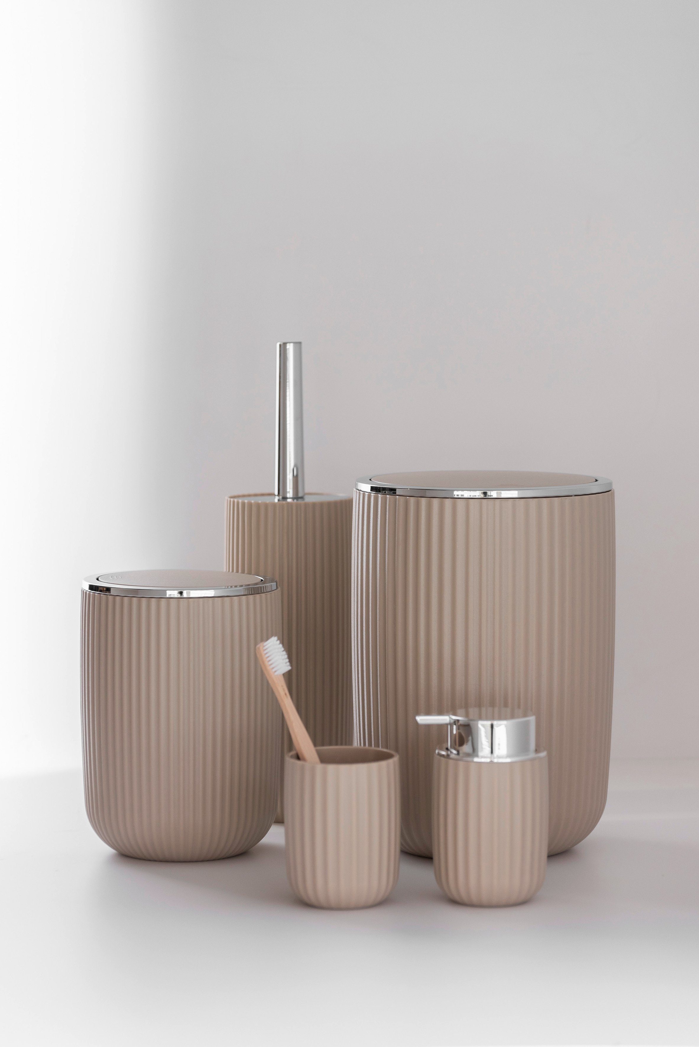 WENKO Toiletset Agropoli beige, met gesloten model