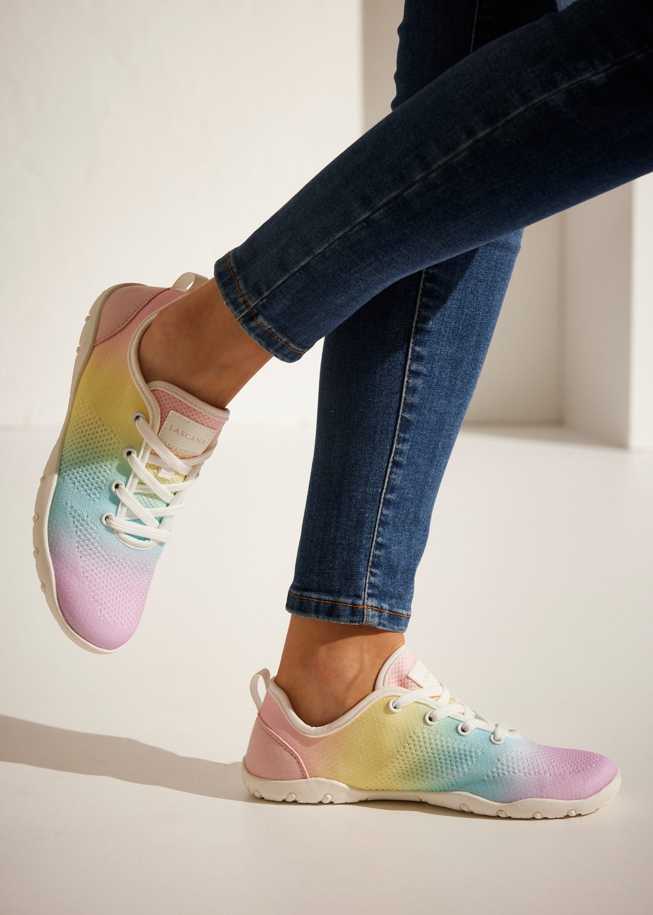 Vivance Sneakers Veterschoen, met lichte zool en modieuze kleurverloop vegan