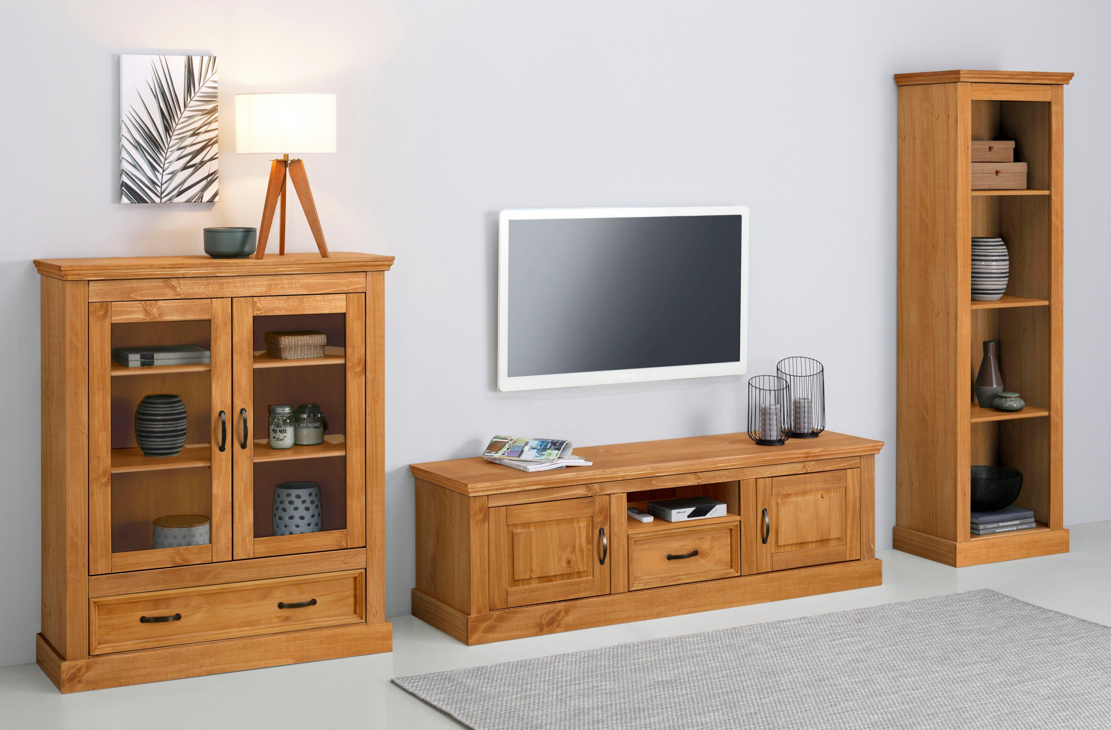 Home affaire Vitrinekast Selma Highboard gemaakt van massief grenen, met metalen handgrepen in een antieke look