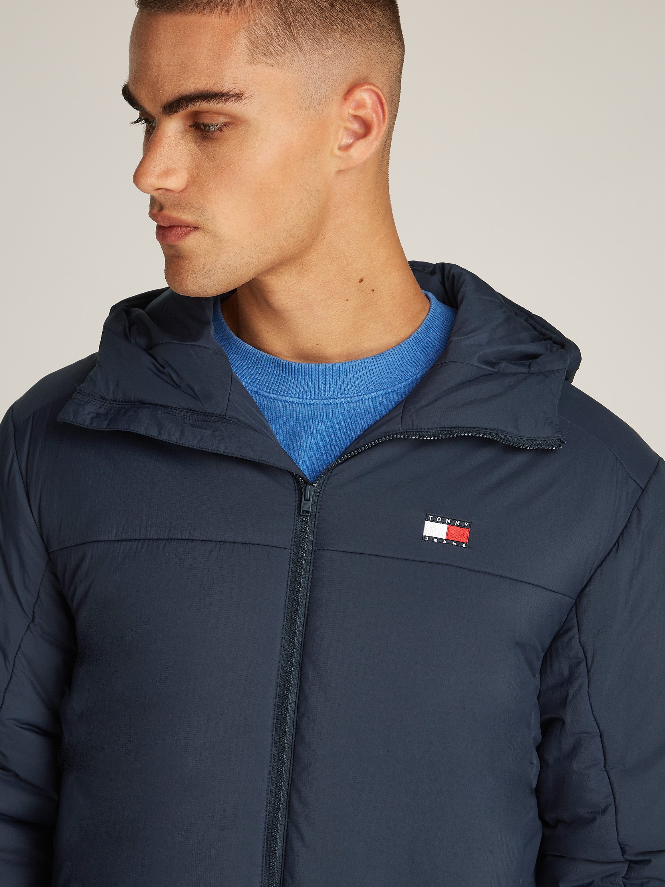 TOMMY JEANS Kort jack TJM LT POLY JACKET EXT