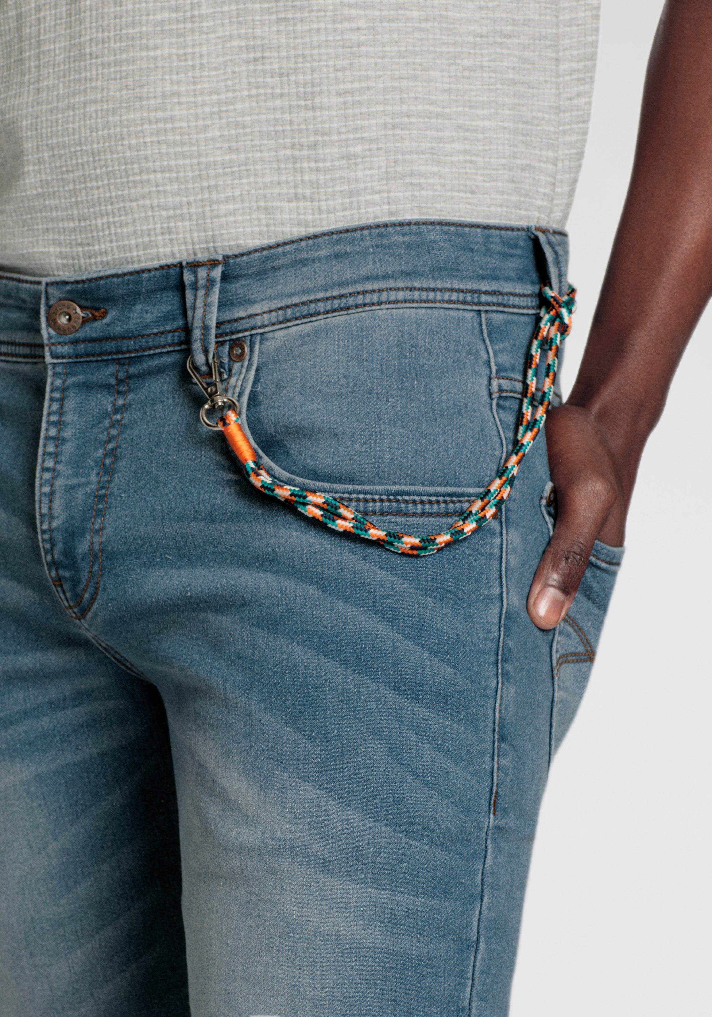 Bruno Banani Jeansshort comfortabele pasvorm rechte pasvorm met praktische zakken (set 2-delig Met band)