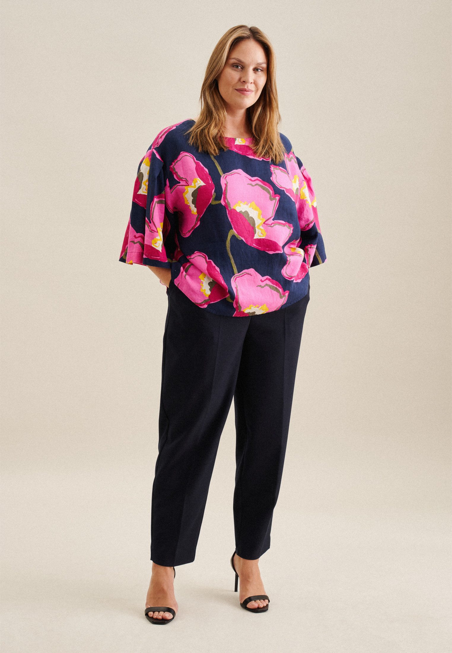 seidensticker Shirtblouse Zwarte roos Korte mouwen ronde hals in bloemmotief