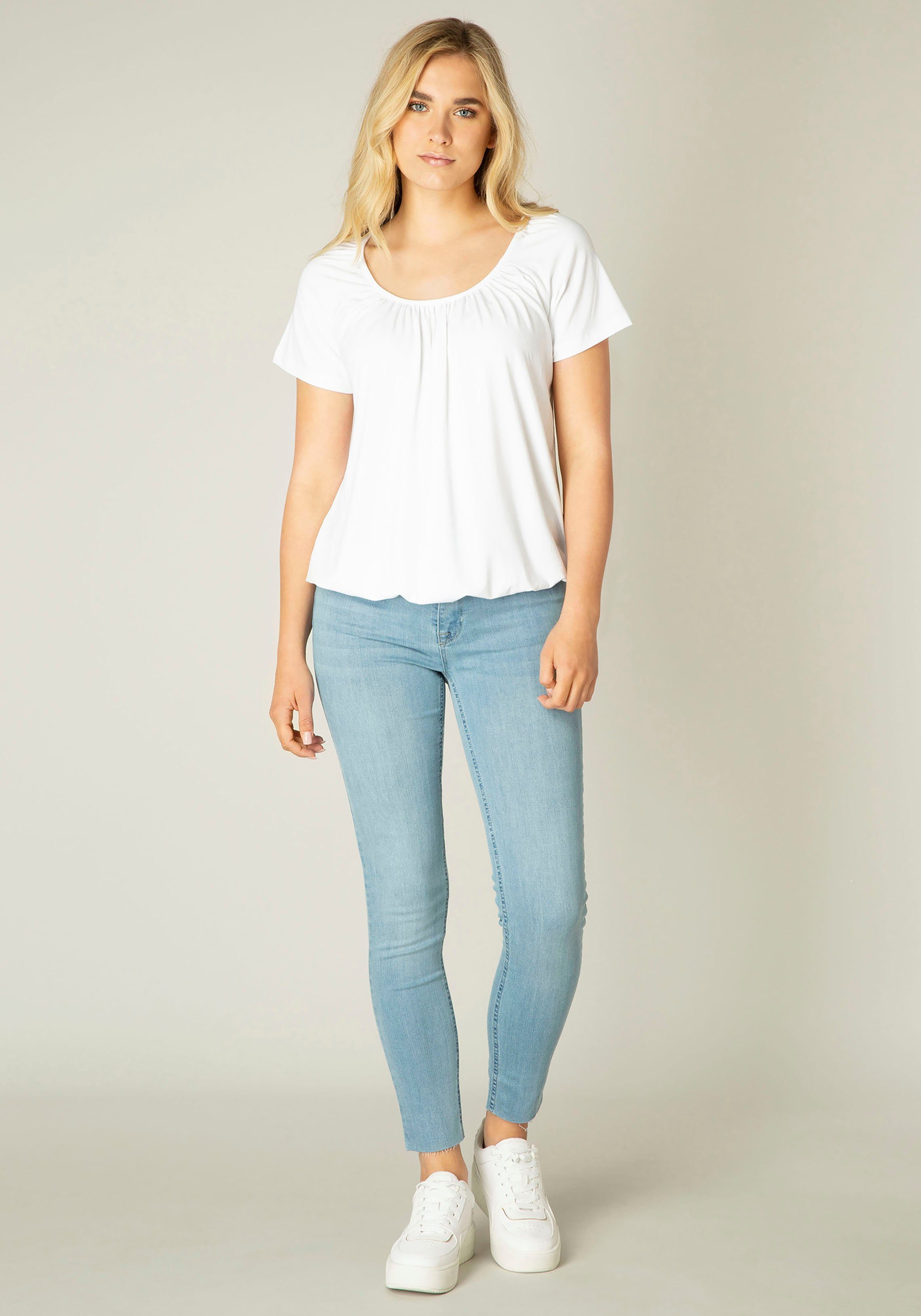 Base Level T-shirt Yona met plooien bij de hals en een elastische tailleband