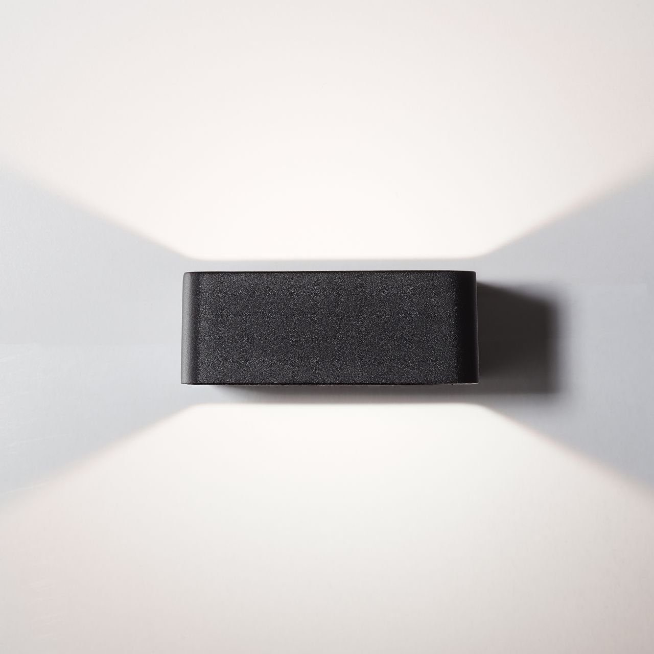 Brilliant Leuchten Wandlamp voor buiten Golda 5 x 12 x 15 cm, up/down light, 660 lm, warmwit, metaal/glas, zwart