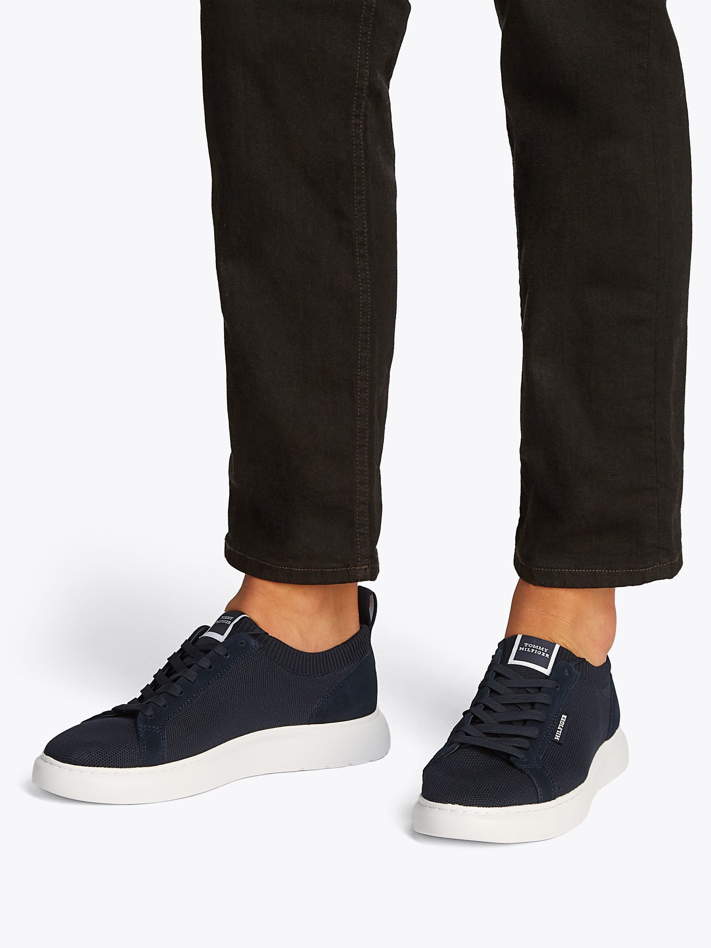 Tommy Hilfiger Plateausneakers LIGHT CUPSOLE KNIT SEASONAL , vrijetijdsschoen, lage schoen, veterschoen met logo-opdruk