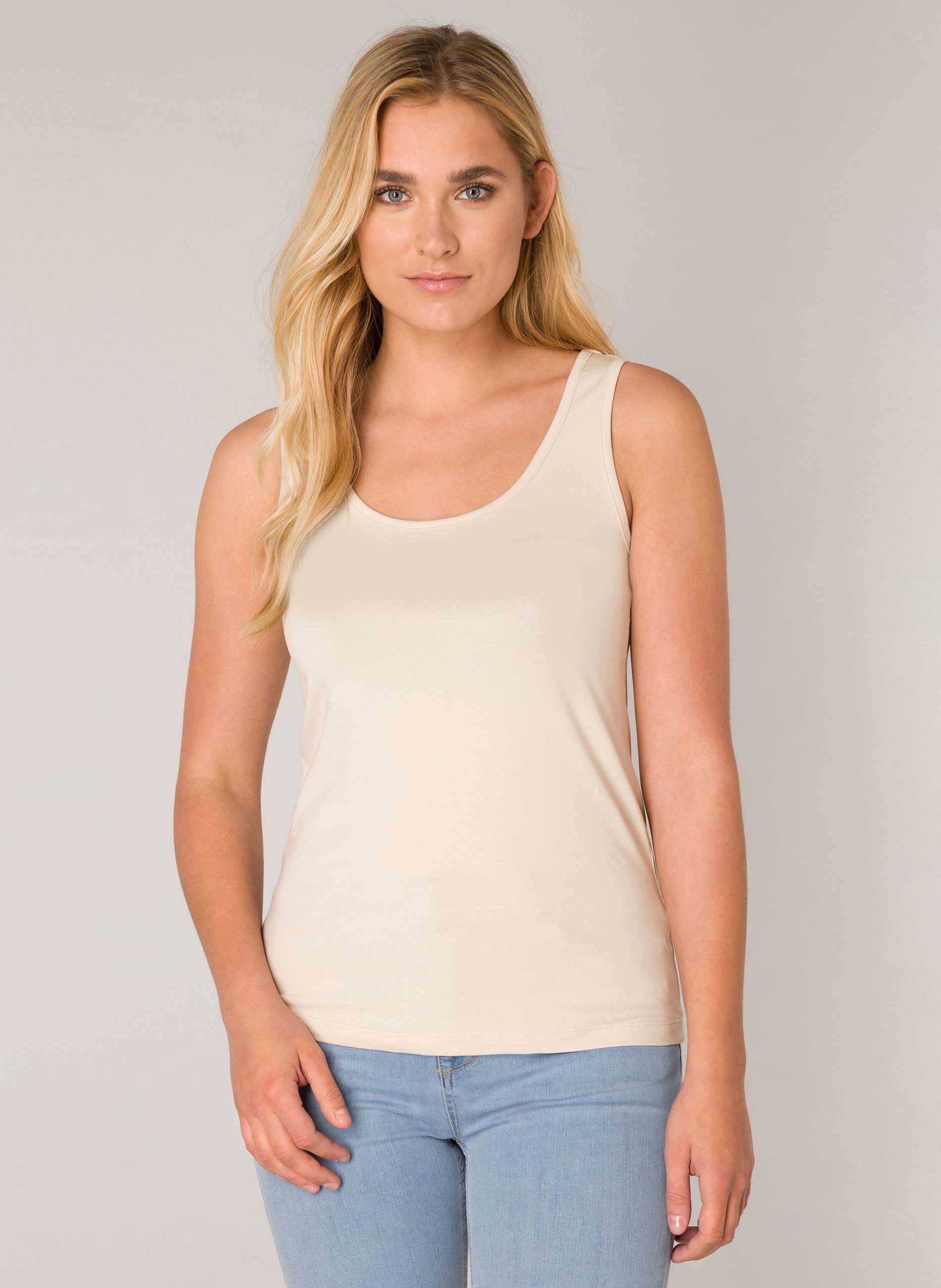 Base Level Top Yippie Aansluitend dames tops maat 38 beige