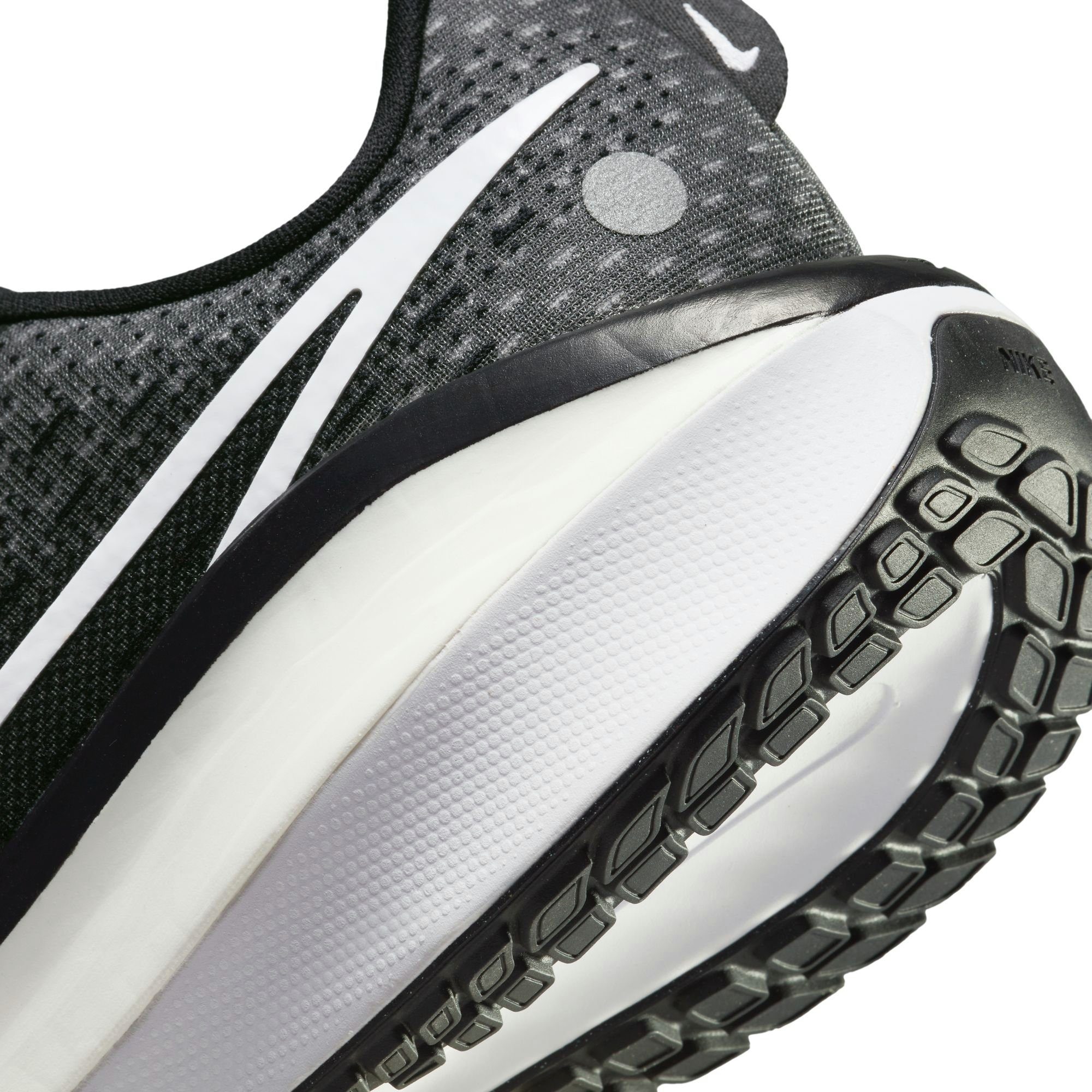 Nike Runningschoenen Vomero 17