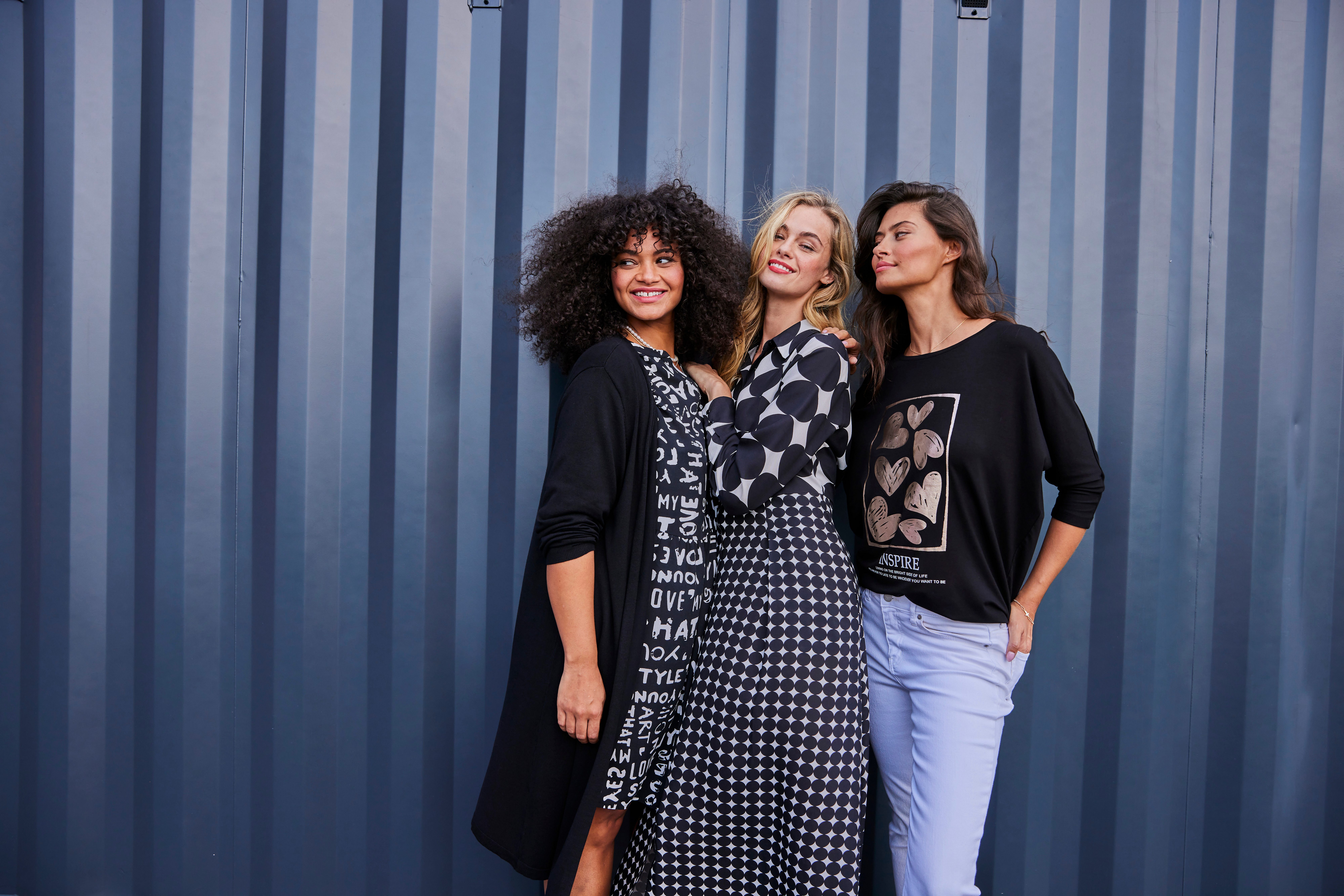Aniston SELECTED Shirt met 3 4 mouwen met goudkleurige harten en statementtekst nieuwe collectie