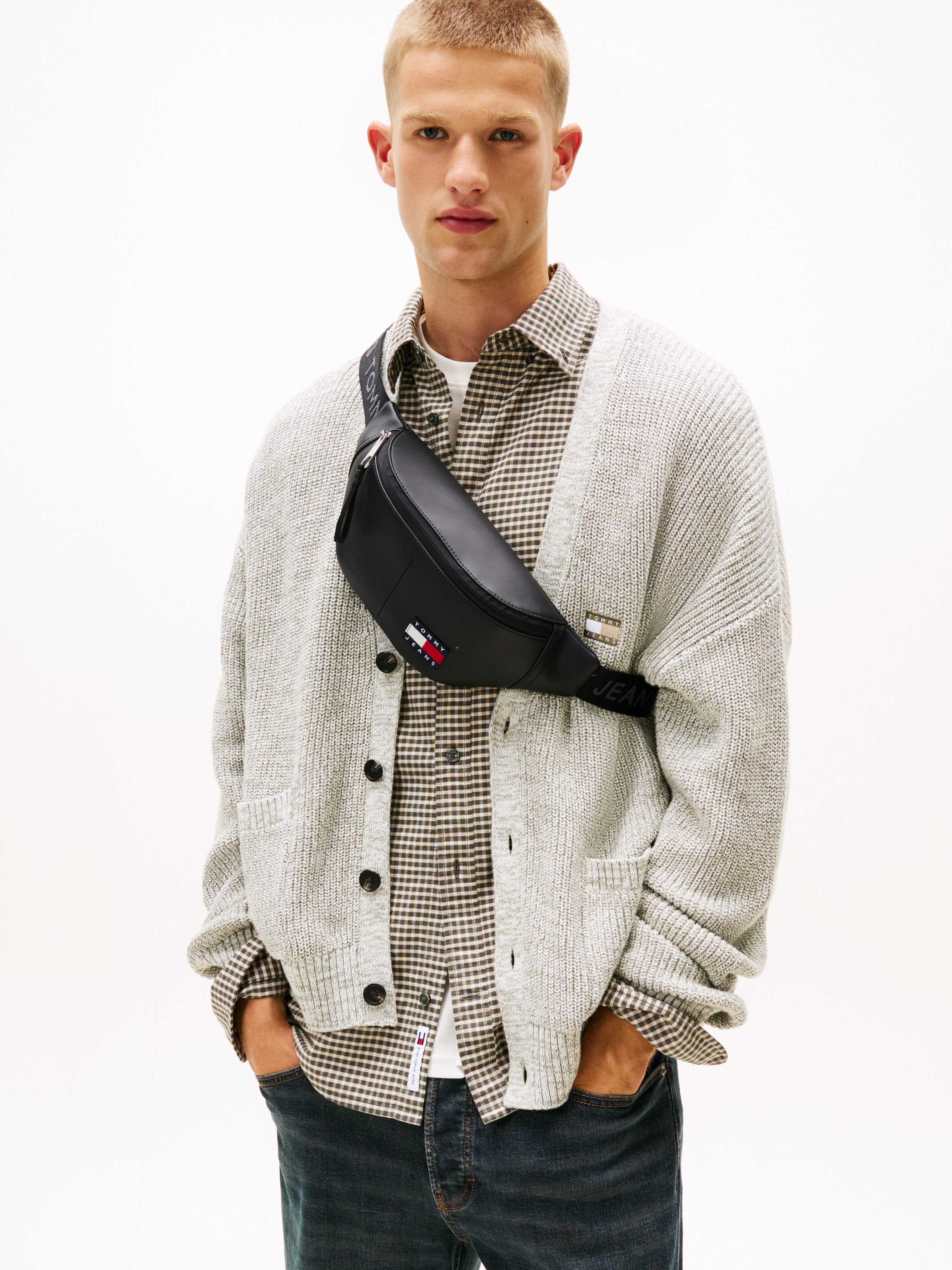 TOMMY JEANS Heuptas TJM ESS DAILY PU BUMBAG , men crossoverbag, minibag met vlaggen-embleem