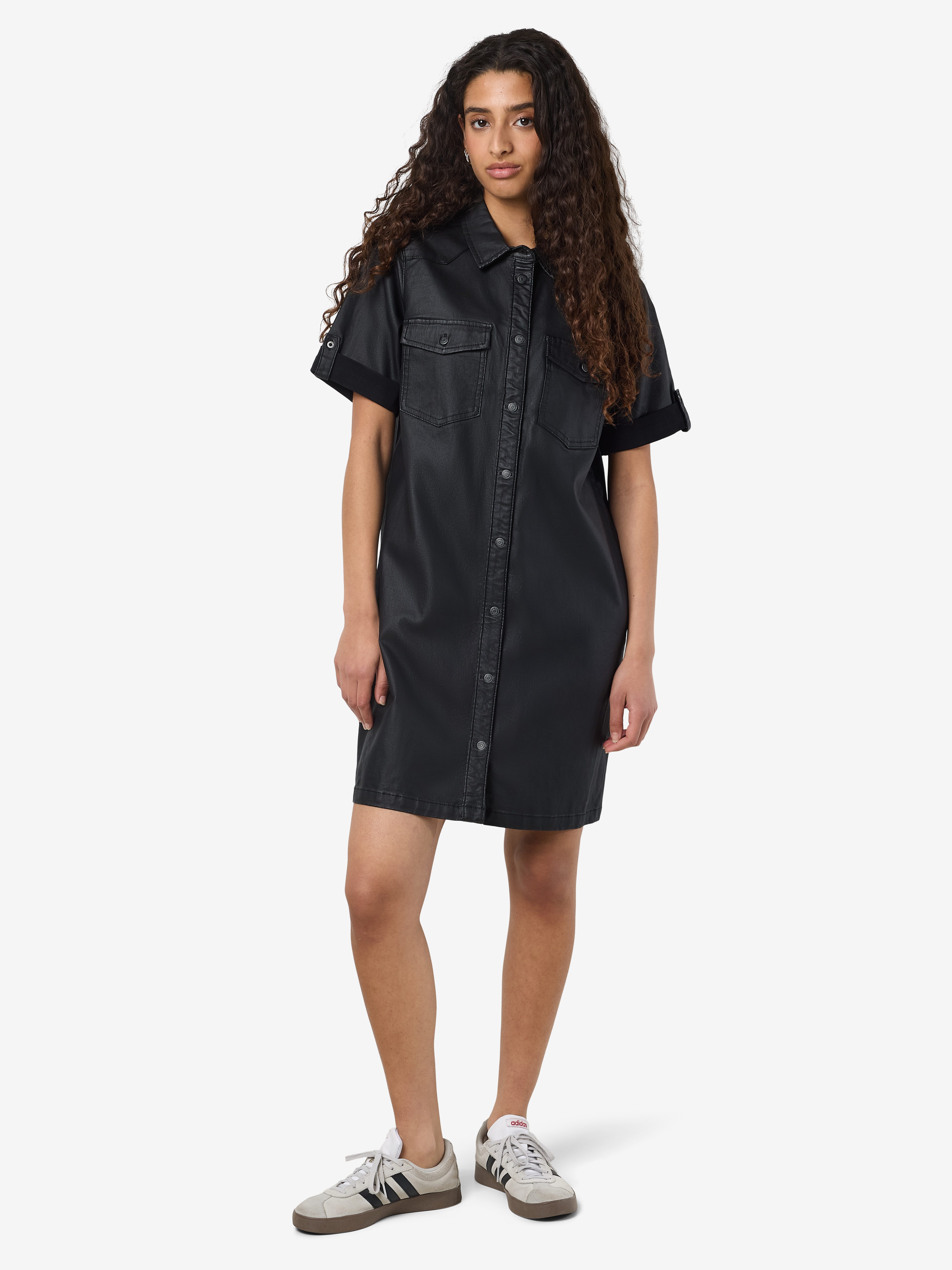 Noisy may Mini-jurk NMNEW SIGNE S/S COATED DENIM DRESS NOOS