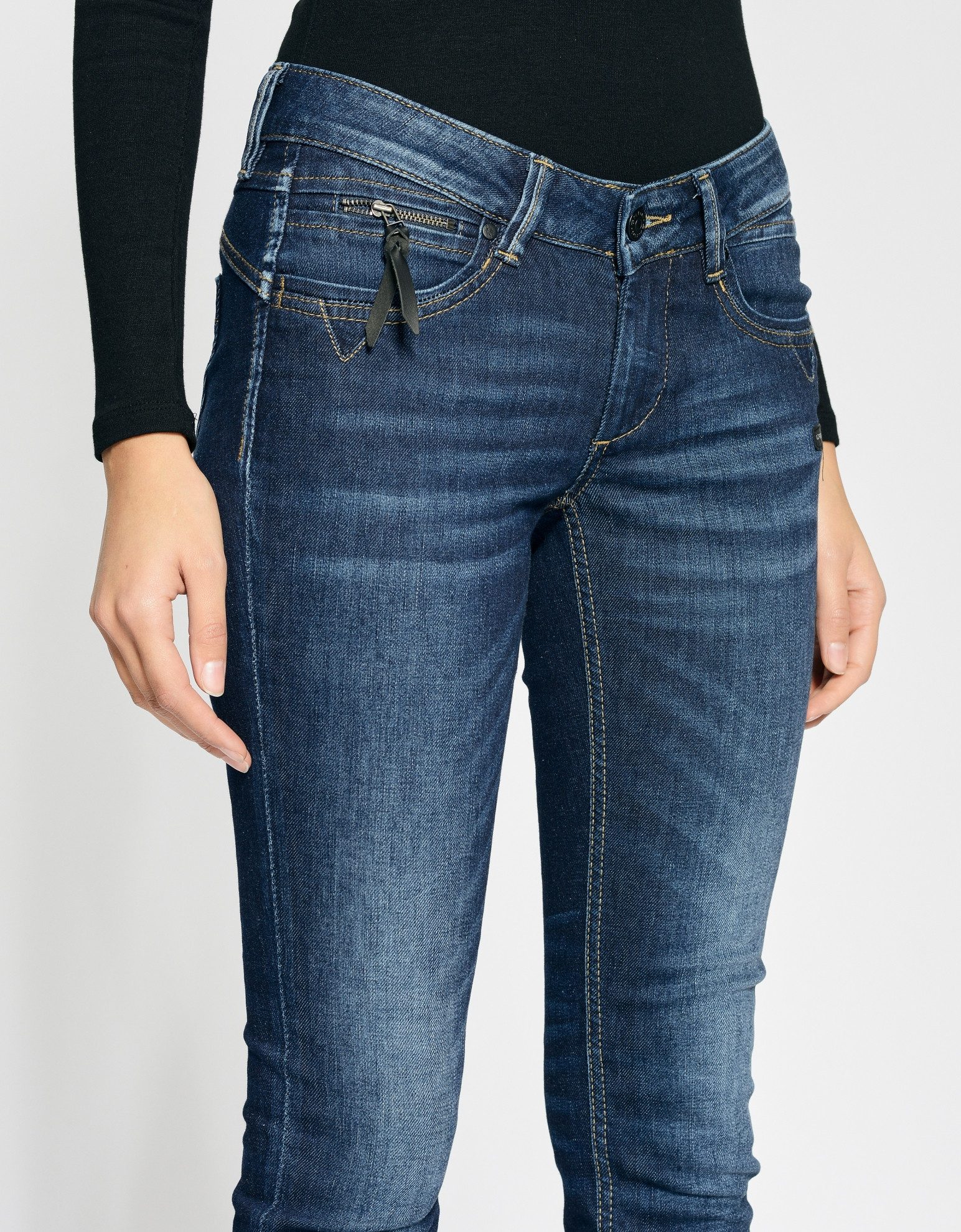 GANG Skinny fit jeans 94NIKITA met een rit-detail aan de kleingeldzakje