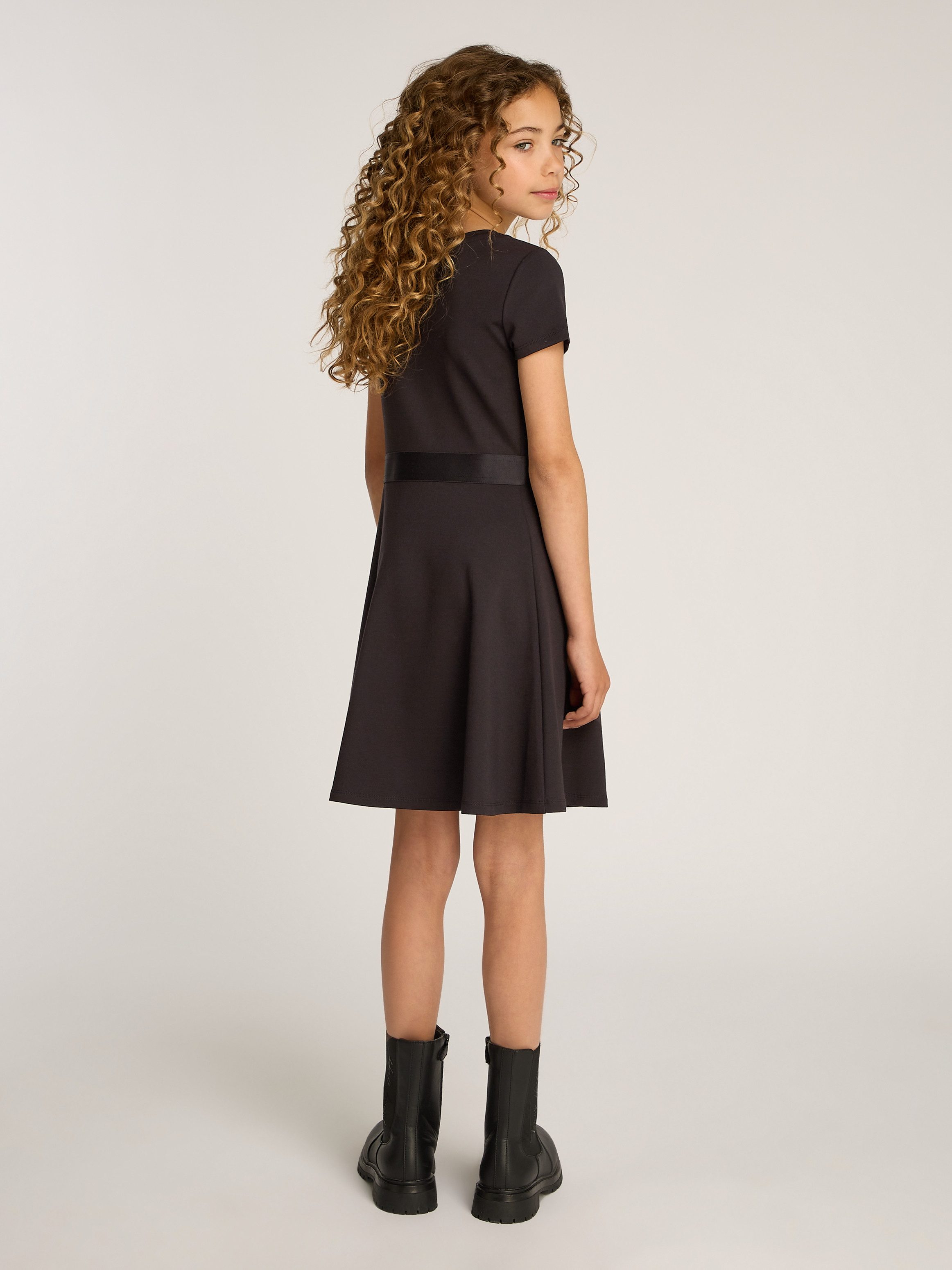 Calvin Klein Jurk in a-lijn LOGO TAPE SS PUNTO DRESS voor kinderen tot 16 jaar met logo-opdruk