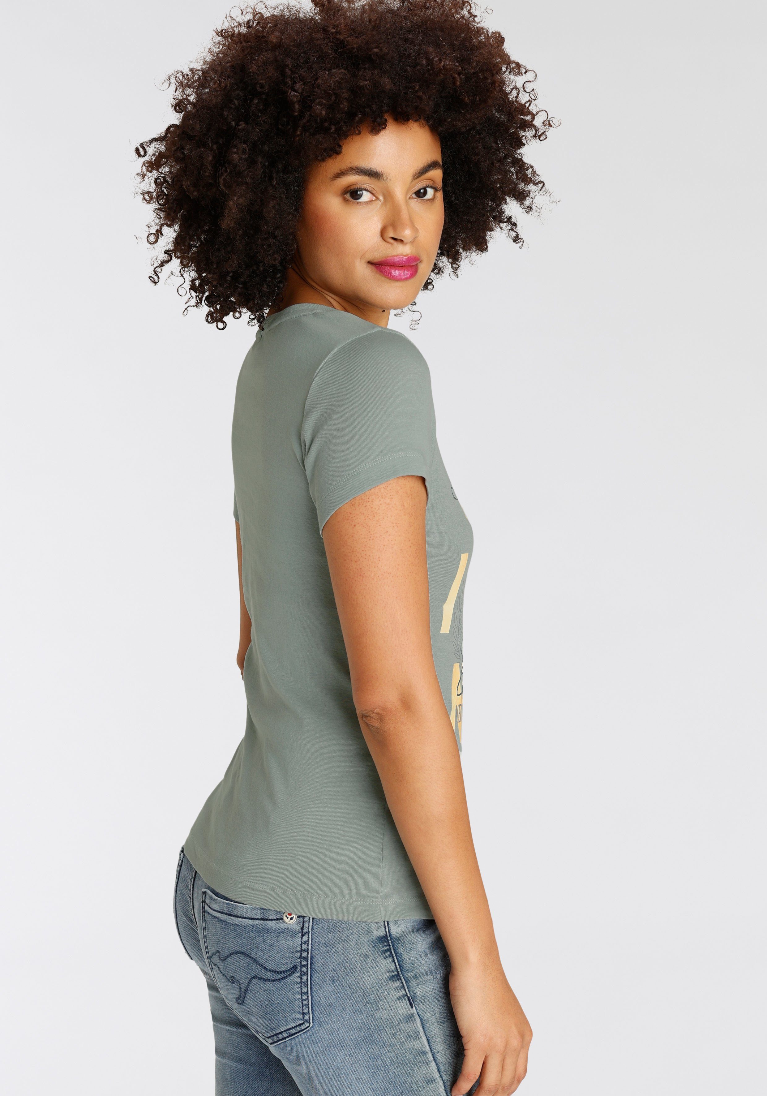 KangaROOS Shirt met print Korte mouwen, zeer figuurvolgende snit, met trendy logoprint