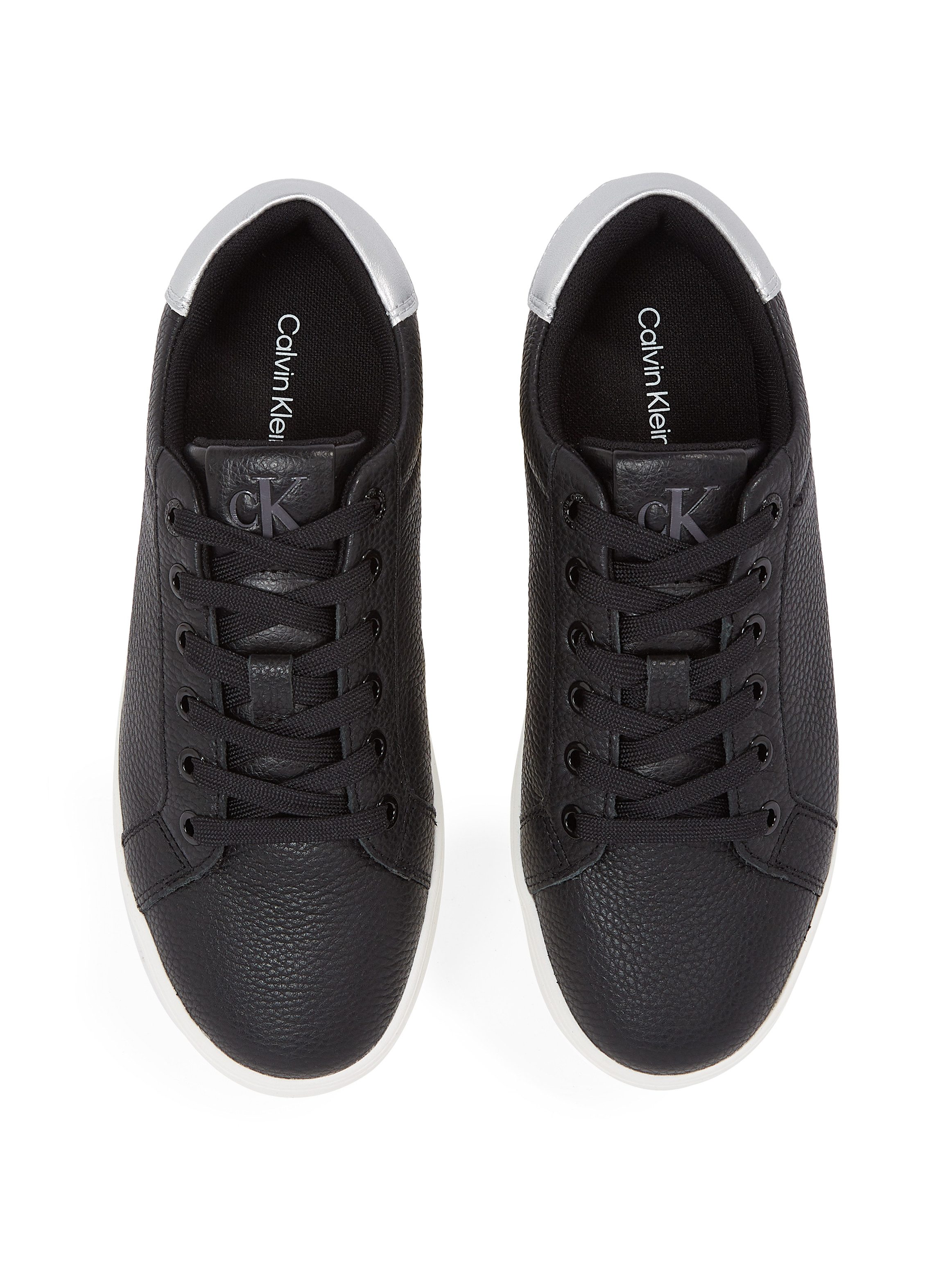 Calvin Klein Plateausneakers CLASSIC CUPSOLE LOW OHB , veterschoen, lage schoen, vrijetijdsschoen met contrast aan de hak