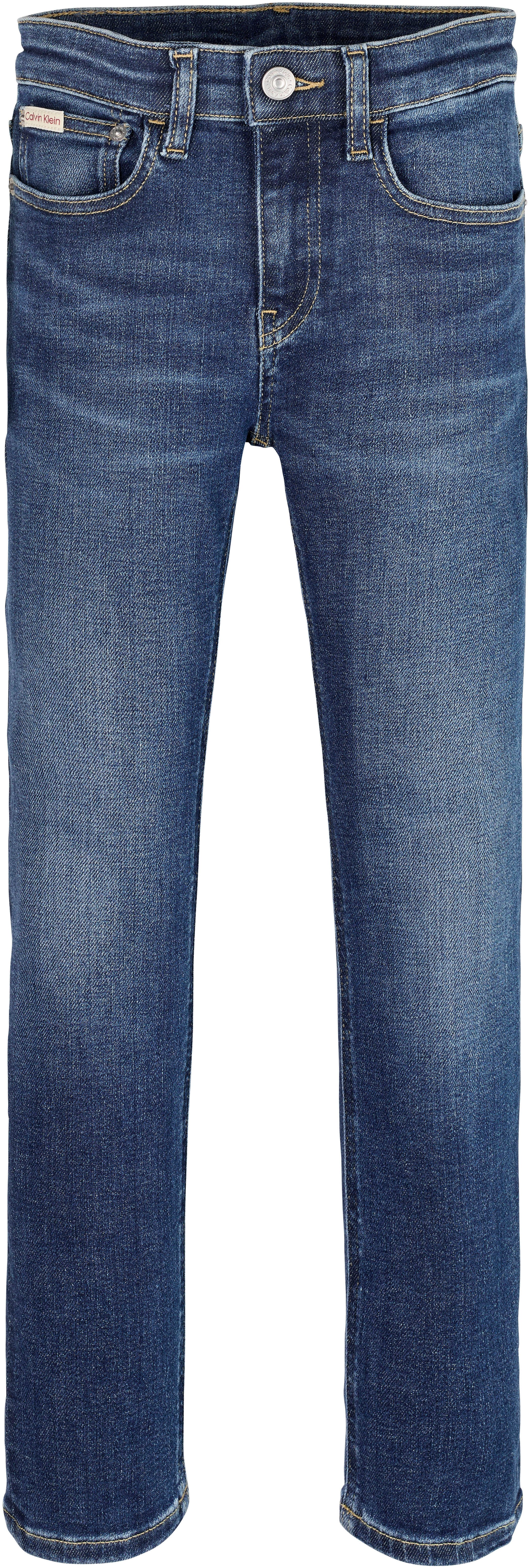 Calvin Klein Slim fit jeans DARK BLUE VISUAL SLIM voor kinderen tot 16 jaar met leren patch