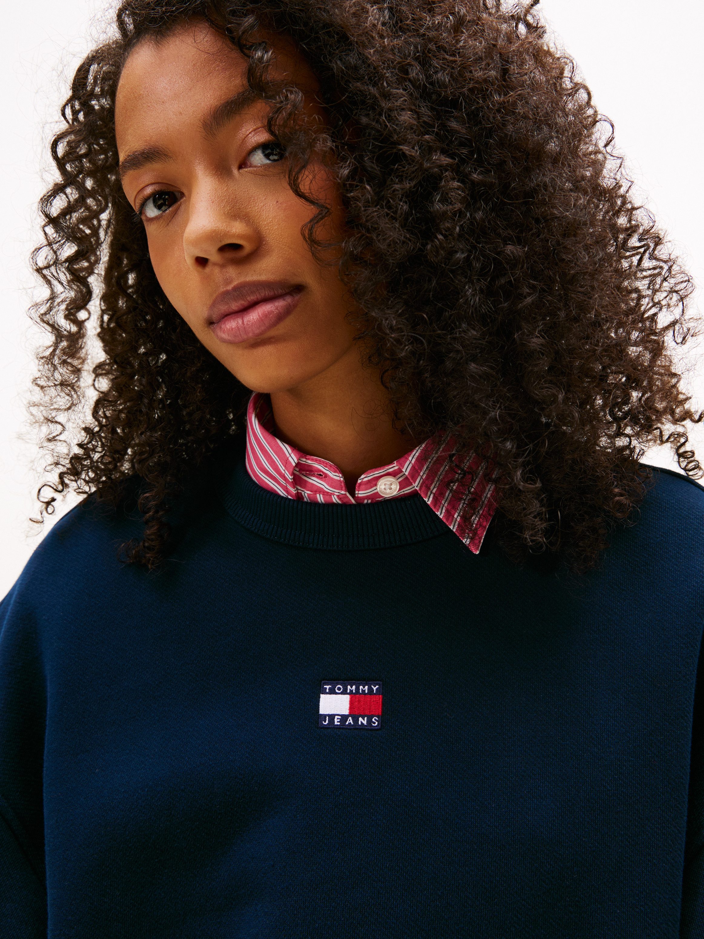 TOMMY JEANS Sweatshirt TJW BXY BADGE met drop-shoulder design en logo aan de voorkant