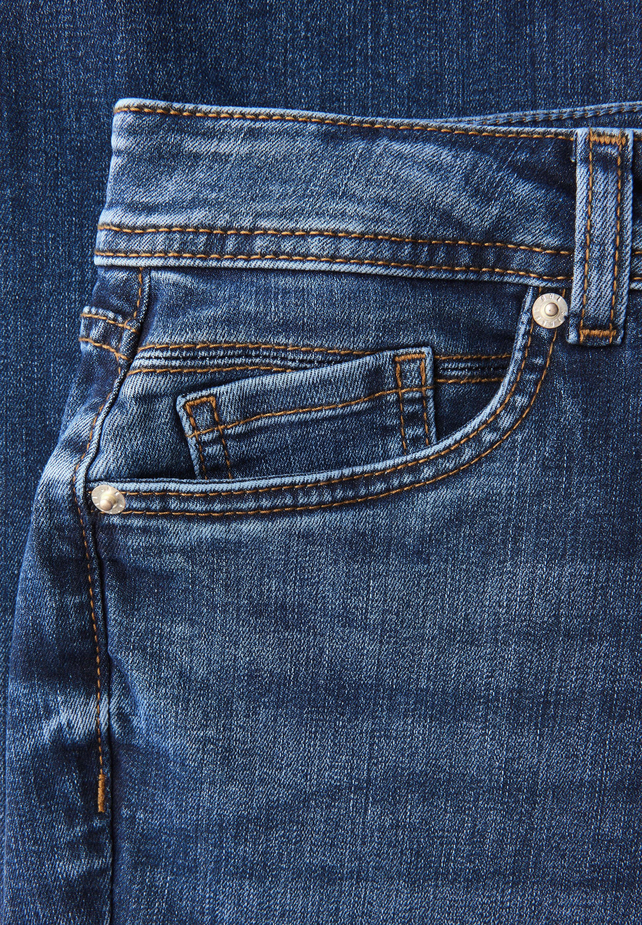 STREET ONE Bootcut jeans Stijl bootcut in een slim fit pasvorm en met stretch