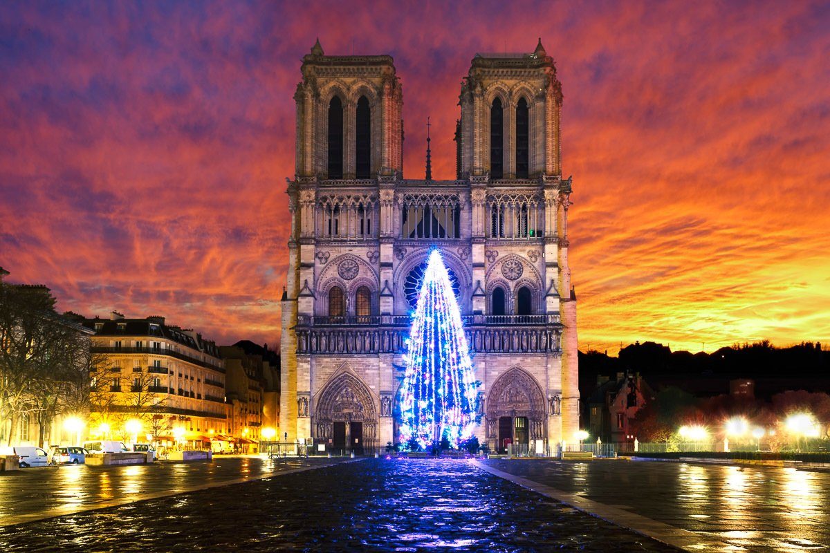 Papermoon Fotobehang Notre Dame Sonnenaufgang