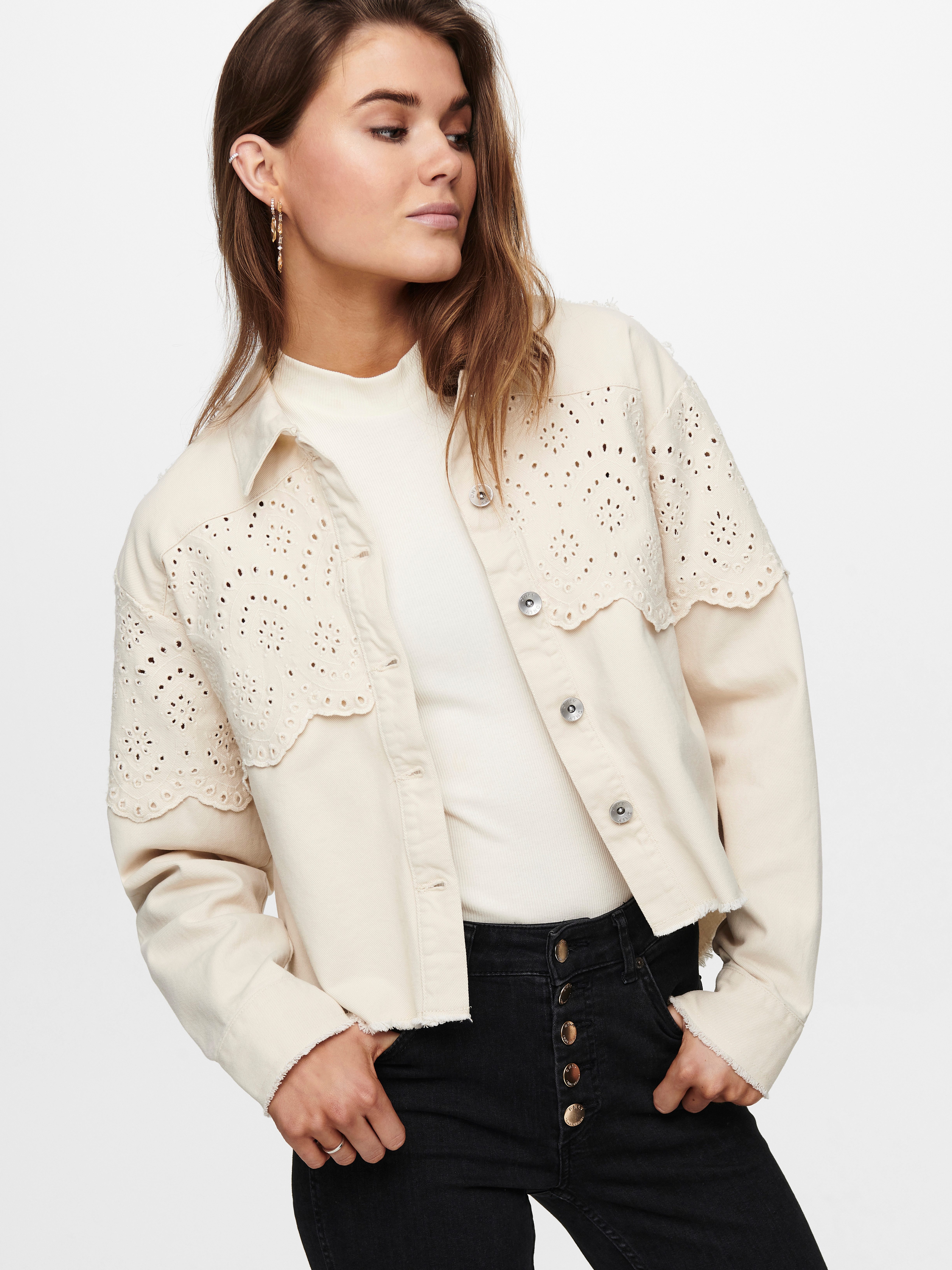 Only Kort jack ONLELENA CROCHET JACKET NC OTW