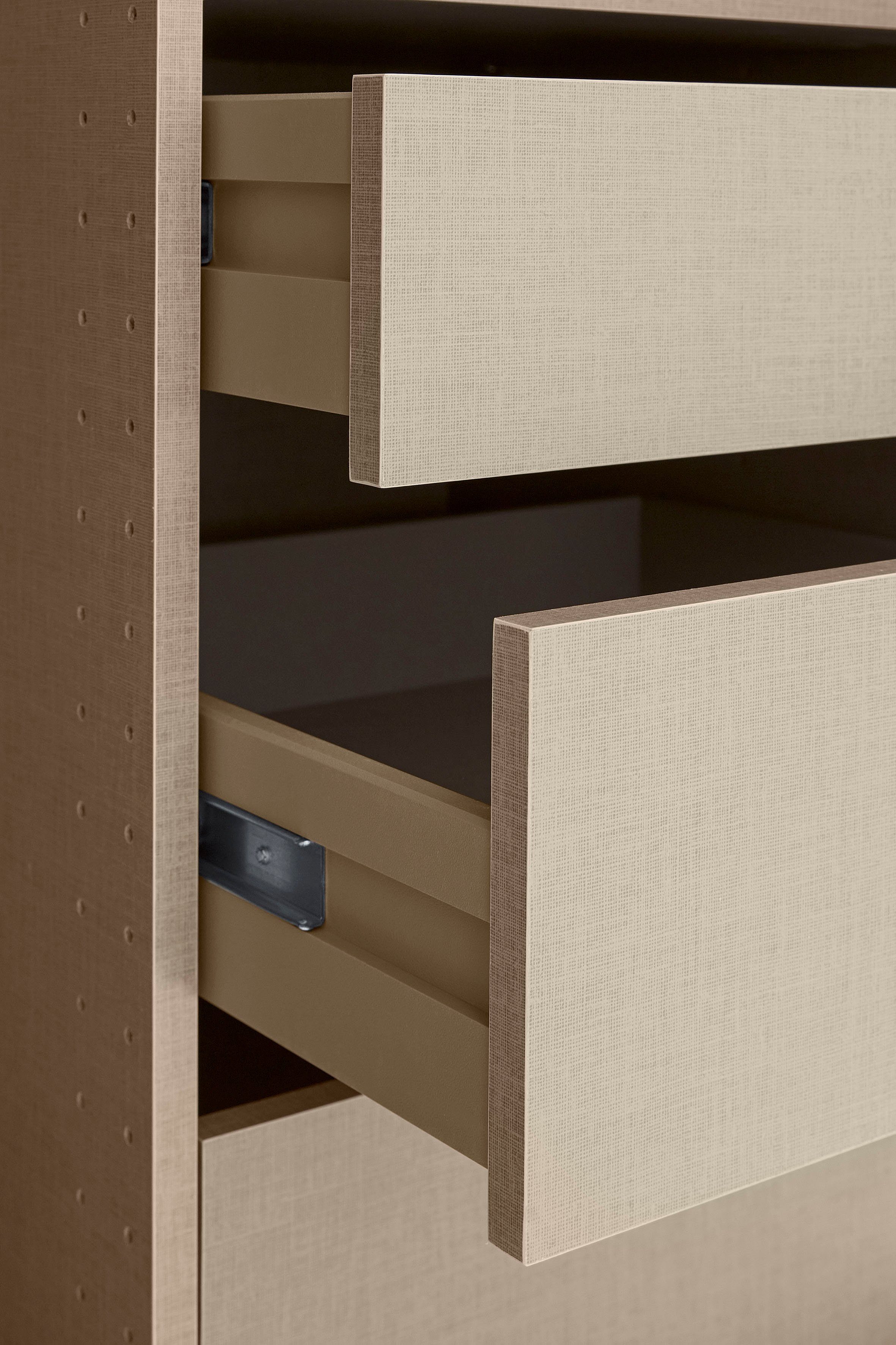 rauch Draaideurkast Kledingkast kast garderobe TOPSELLER OTELI incl. binnenindeling met 3 binnenlades extra planken optioneel met spiegel made in germany
