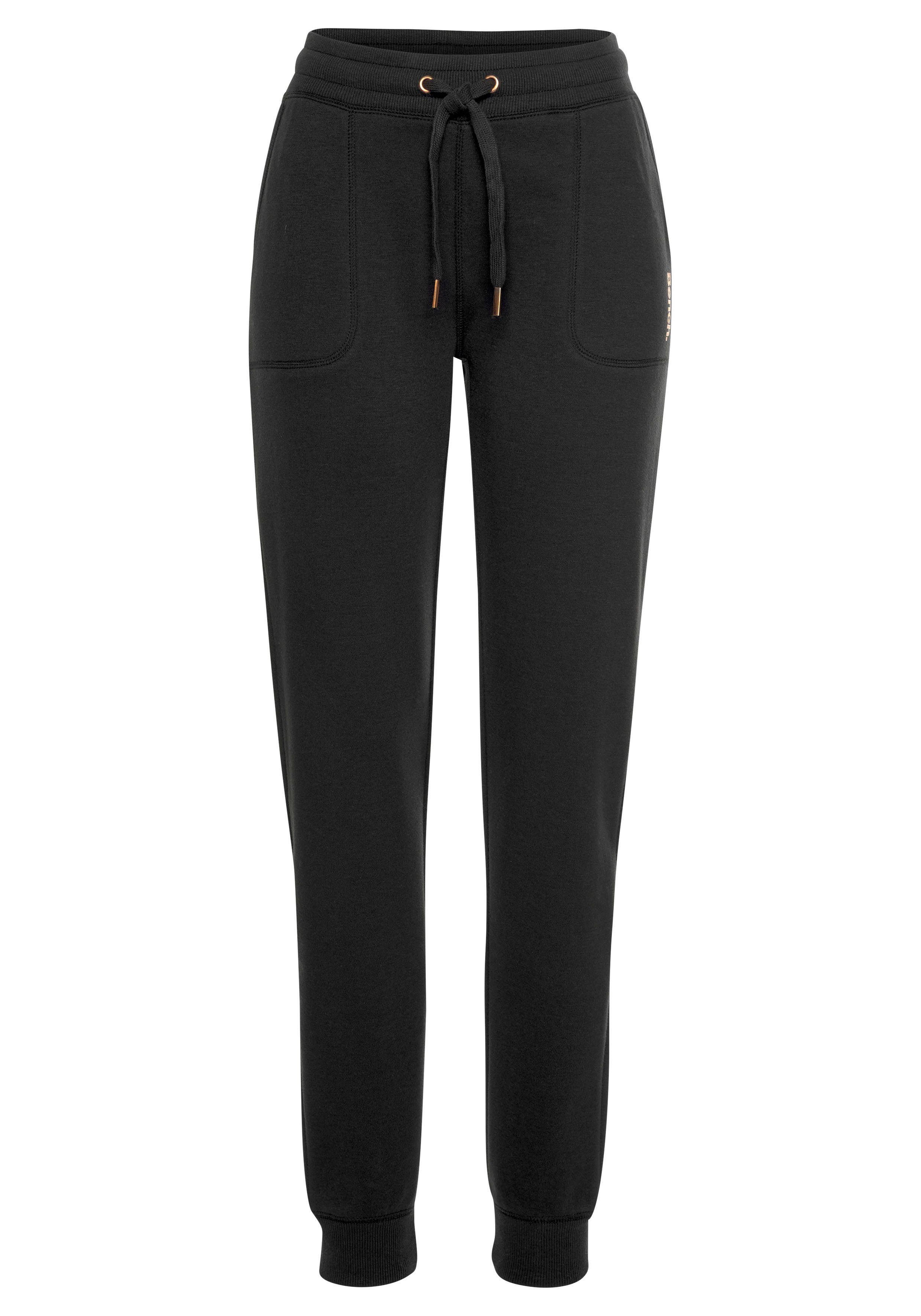 Bench. Loungewear Loungepak met goudkleurig logomotief (2-delig 1 stuk)