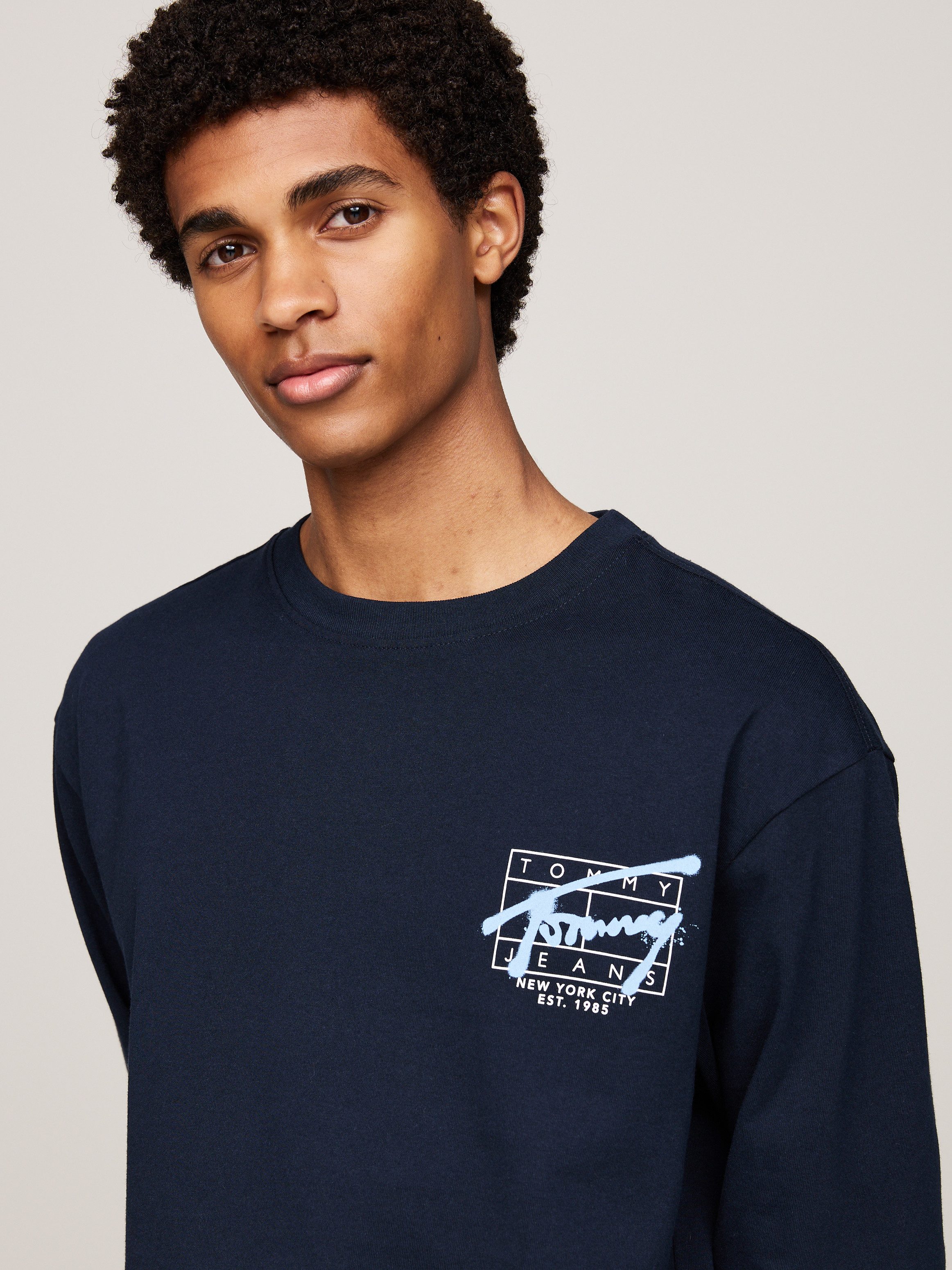 Tommy Jeans Plus Longsleeve TJM REG SPRAY TEE LS EXT Grote maten, met grote print op de rug