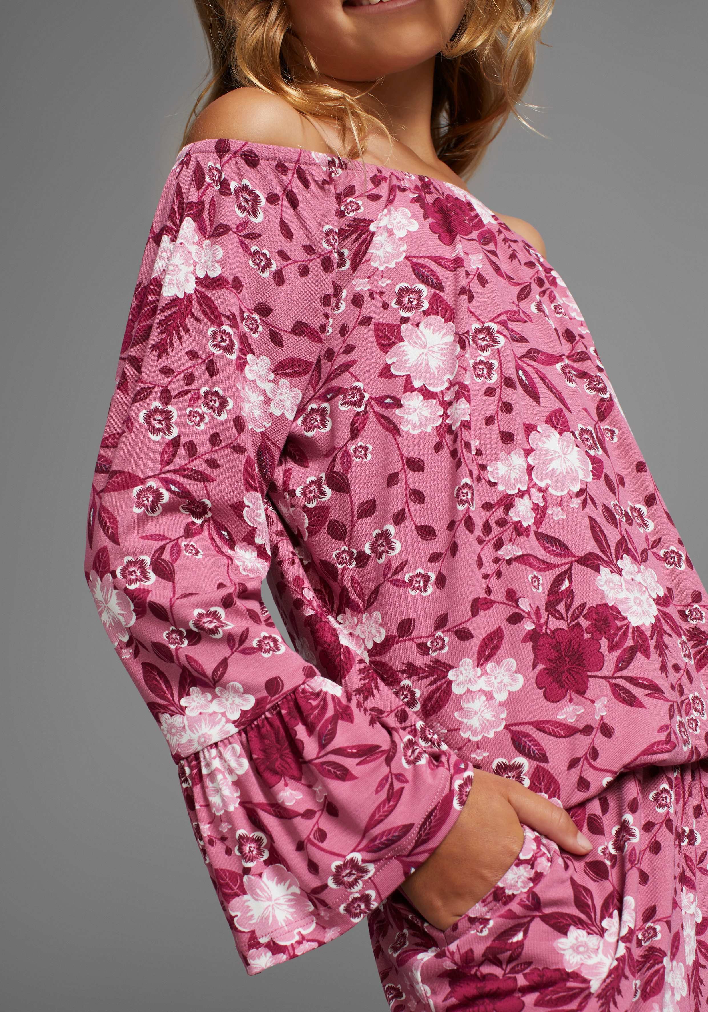 KIDSWORLD Shirt met carmenhals Shirt van viscose wijde pasvorm, met bloemenpatroon en print, carmenhals