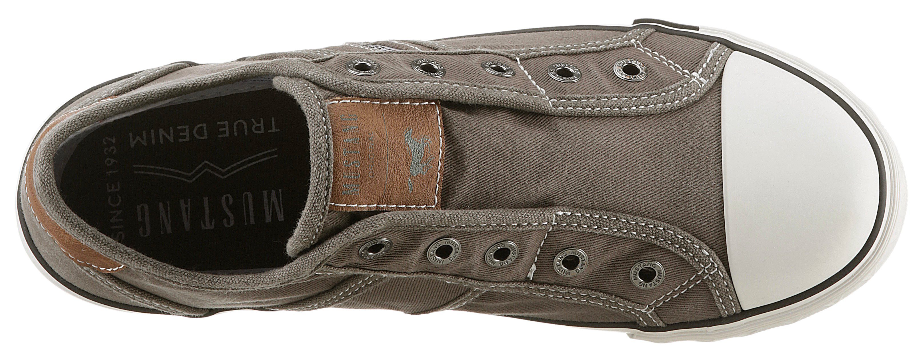Mustang Shoes Slip-on sneakers Slippers, zomerschoenen, vrijetijdsschoenen met praktische elastische band