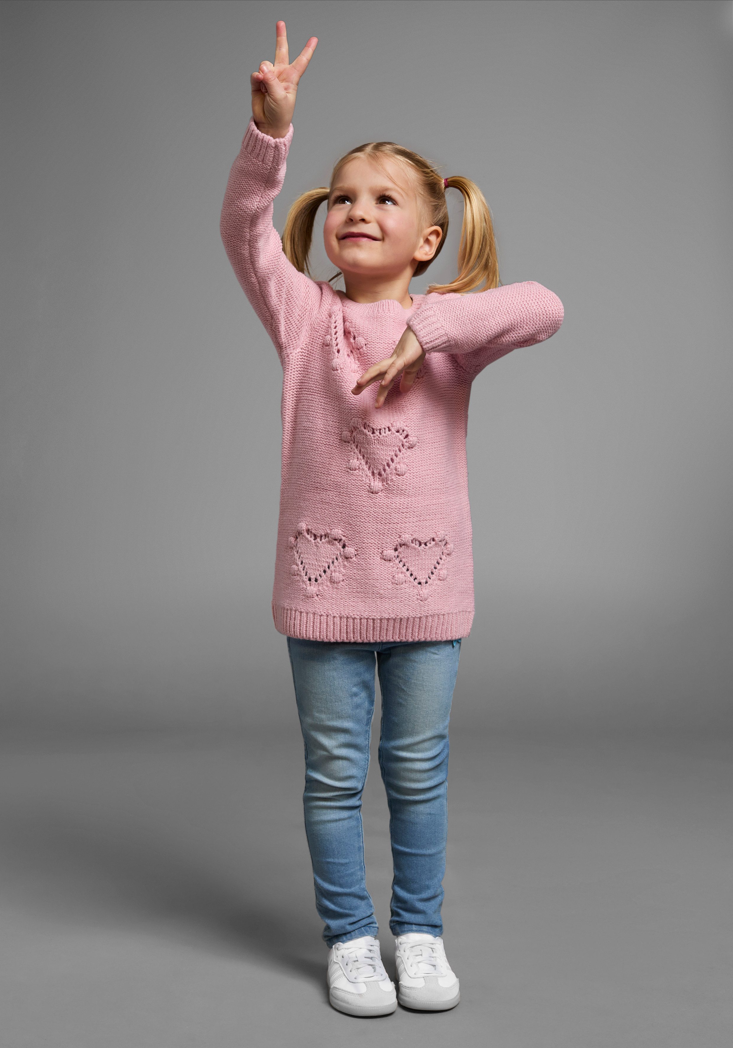 KIDSWORLD Gebreide trui Long sweater with heart pattern for little girls