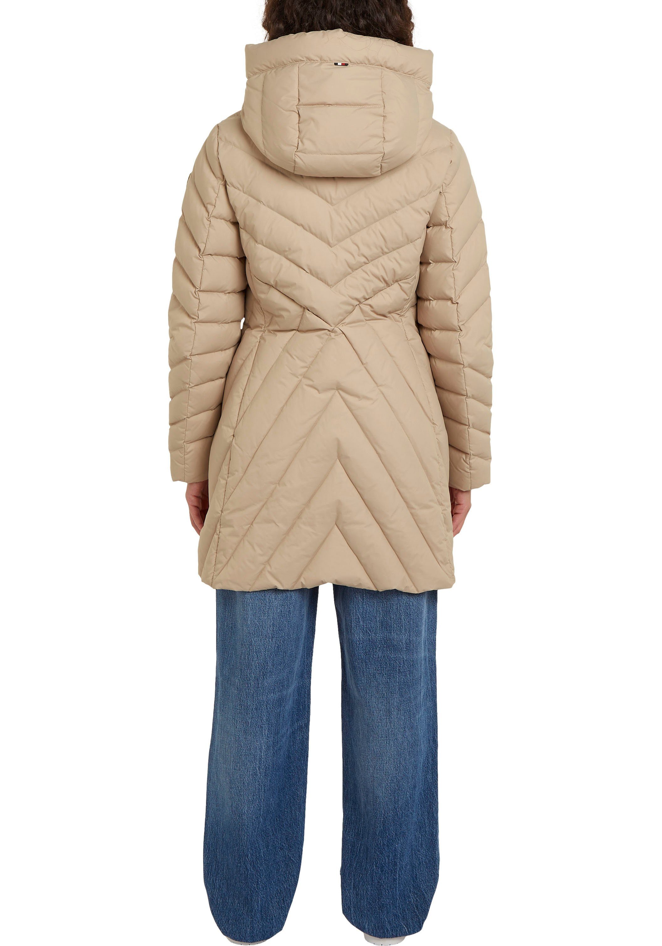 Tommy Hilfiger Gewatteerde jas CHEVRON MW PADDED COAT met gemiddelde vulling en merklabel