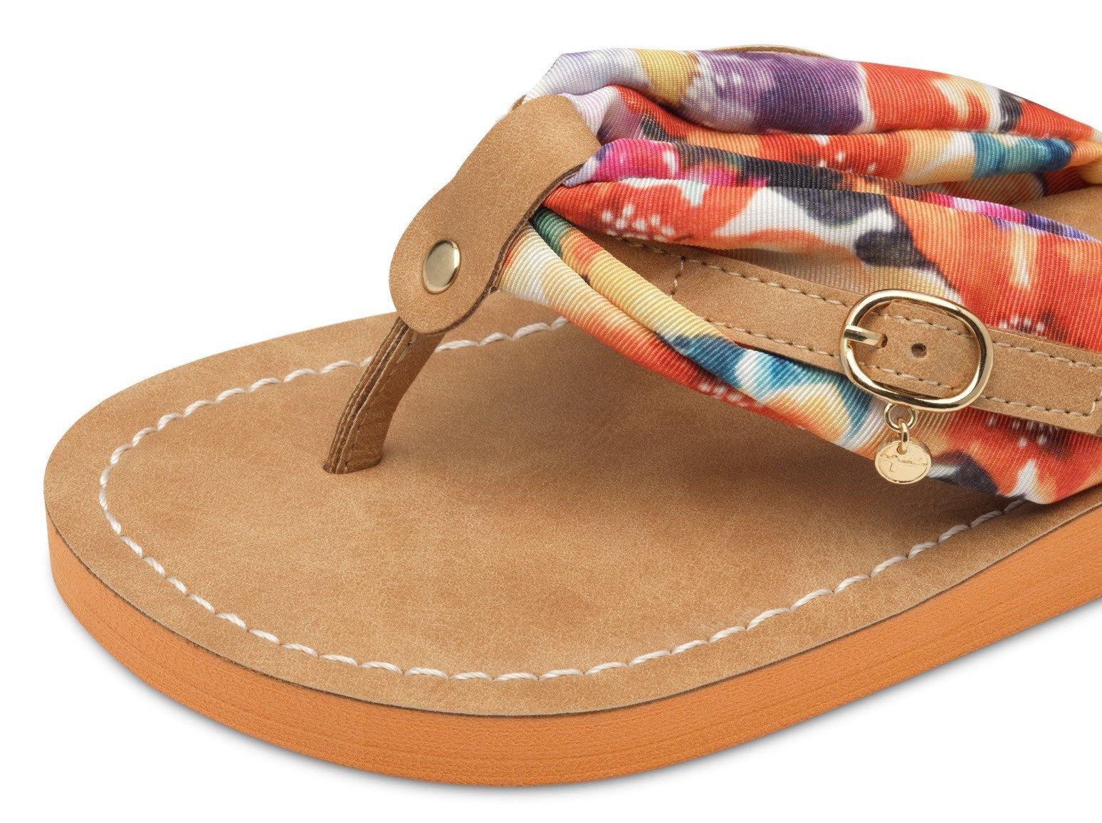 Tamaris Teenslippers Avril , zomerschoenen, flats, slippers met t-logo hanger